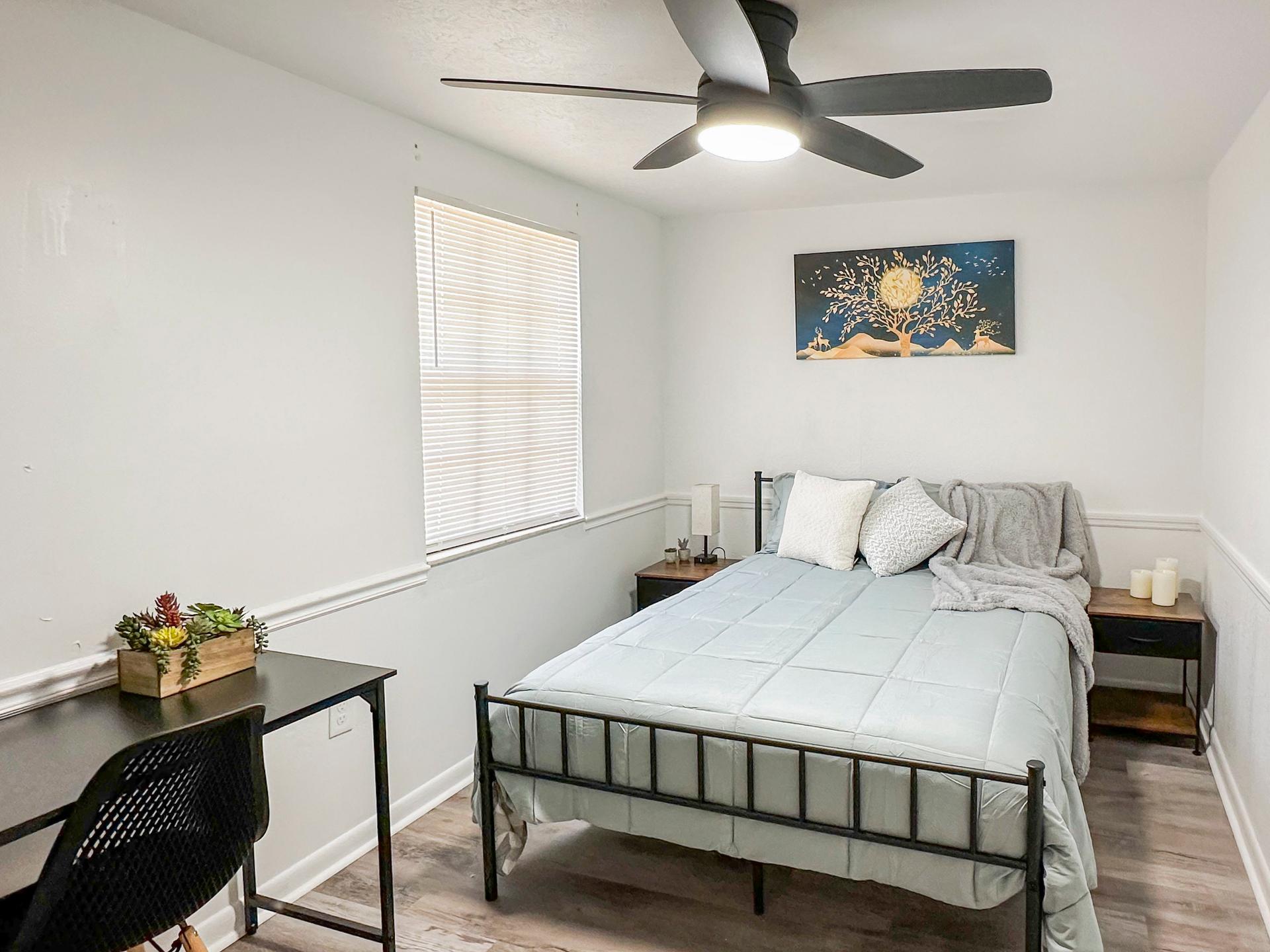 bedroom, detected:ceiling fan, bed
