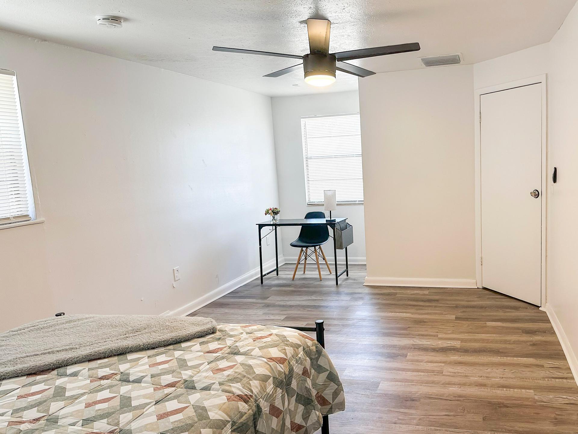 bedroom, detected:ceiling fan, window blind, bed