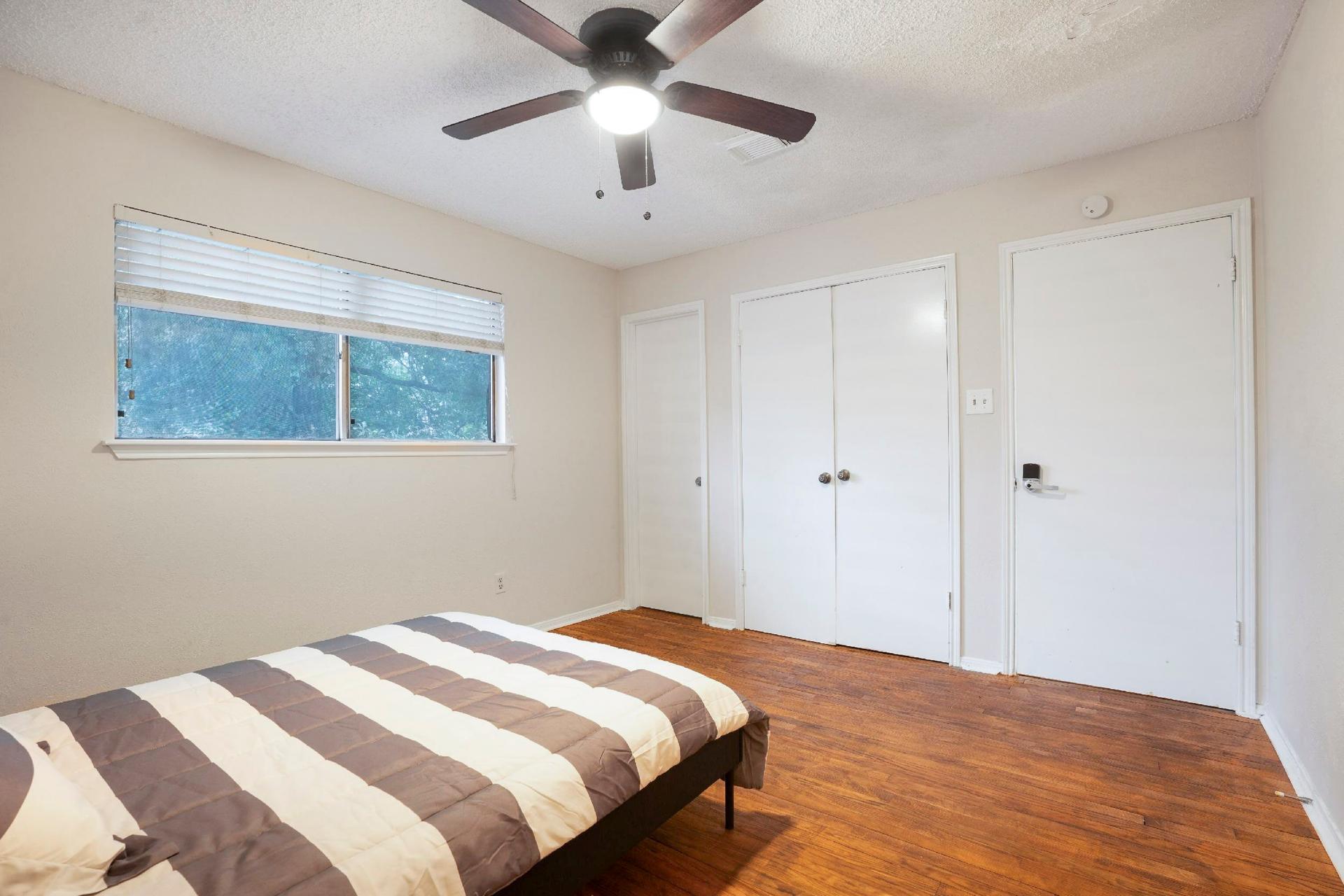 bedroom, detected:ceiling fan, bed, window blind
