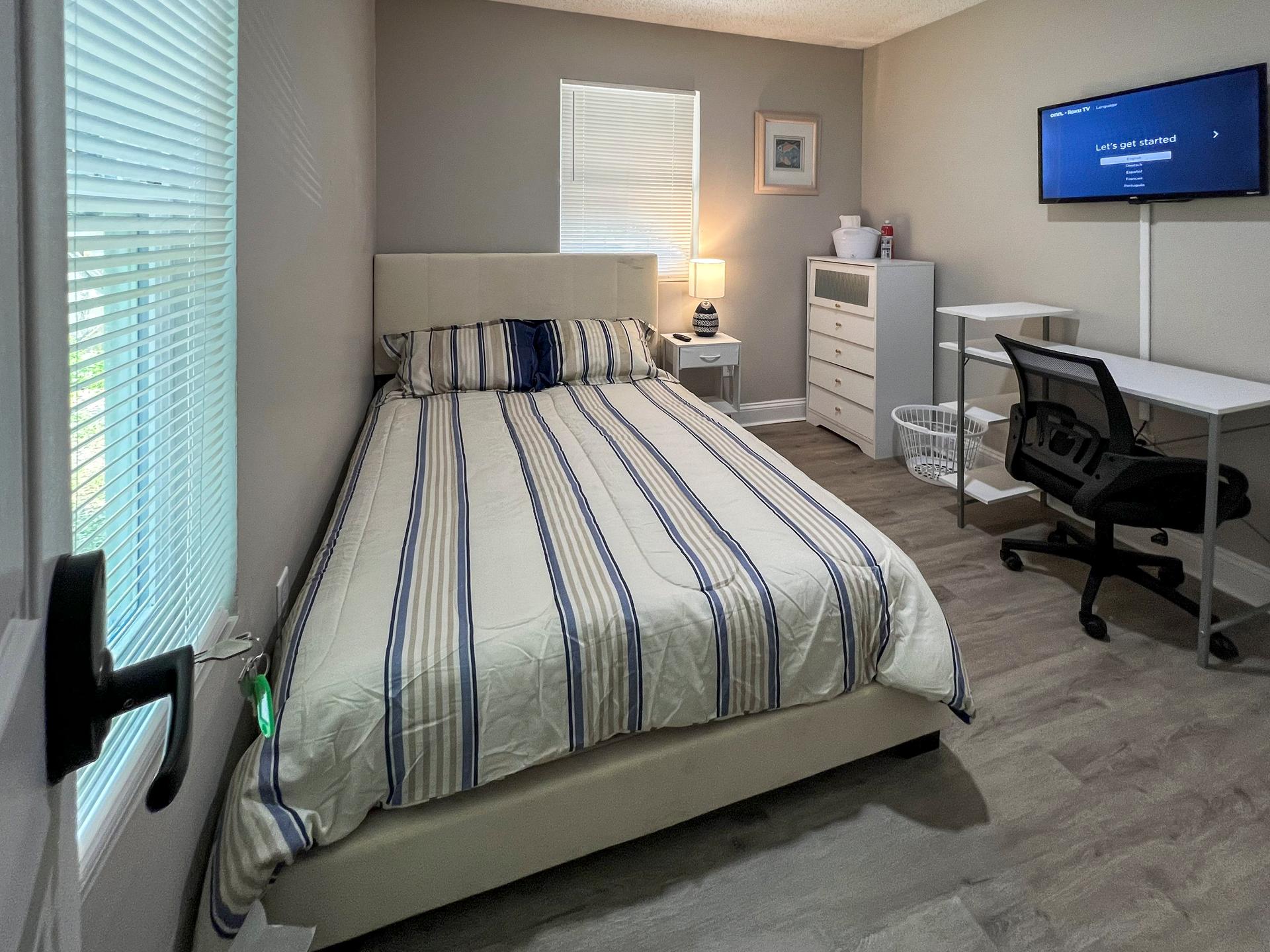 bedroom, detected:window blind, bed