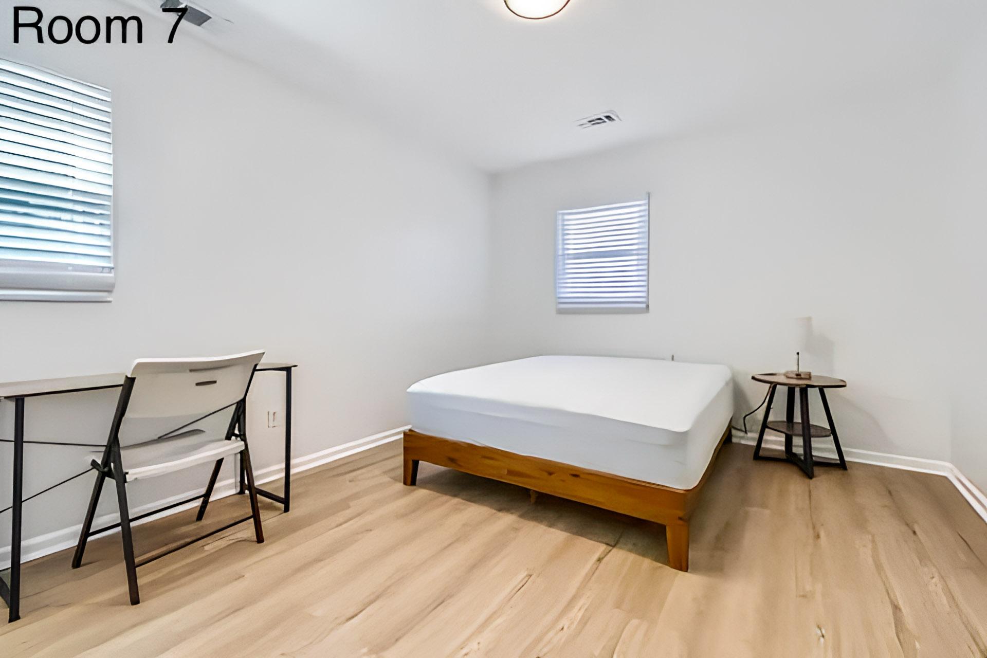 bedroom, detected:window blind, bed