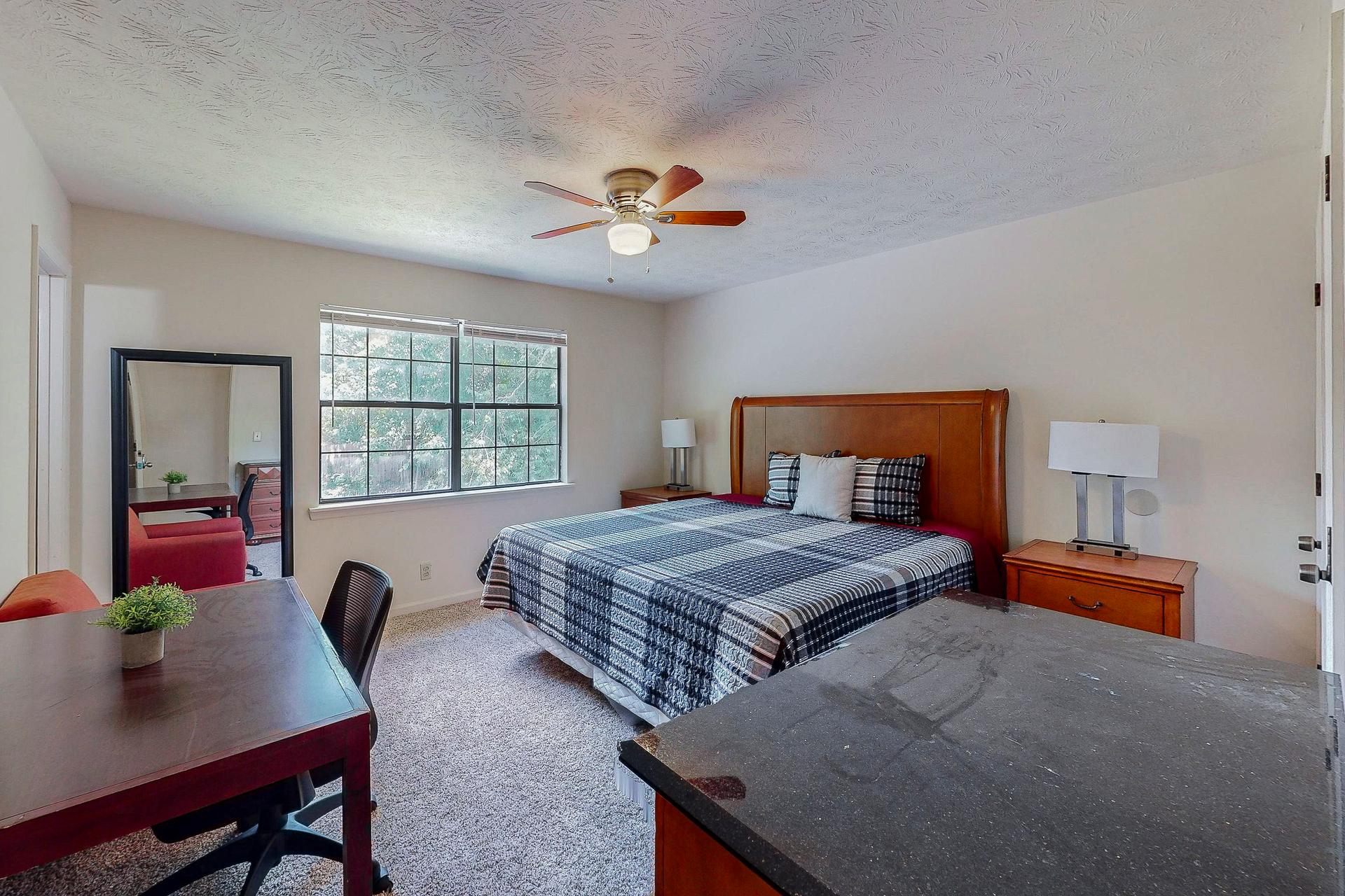 bedroom, detected:ceiling fan, bed, window blind