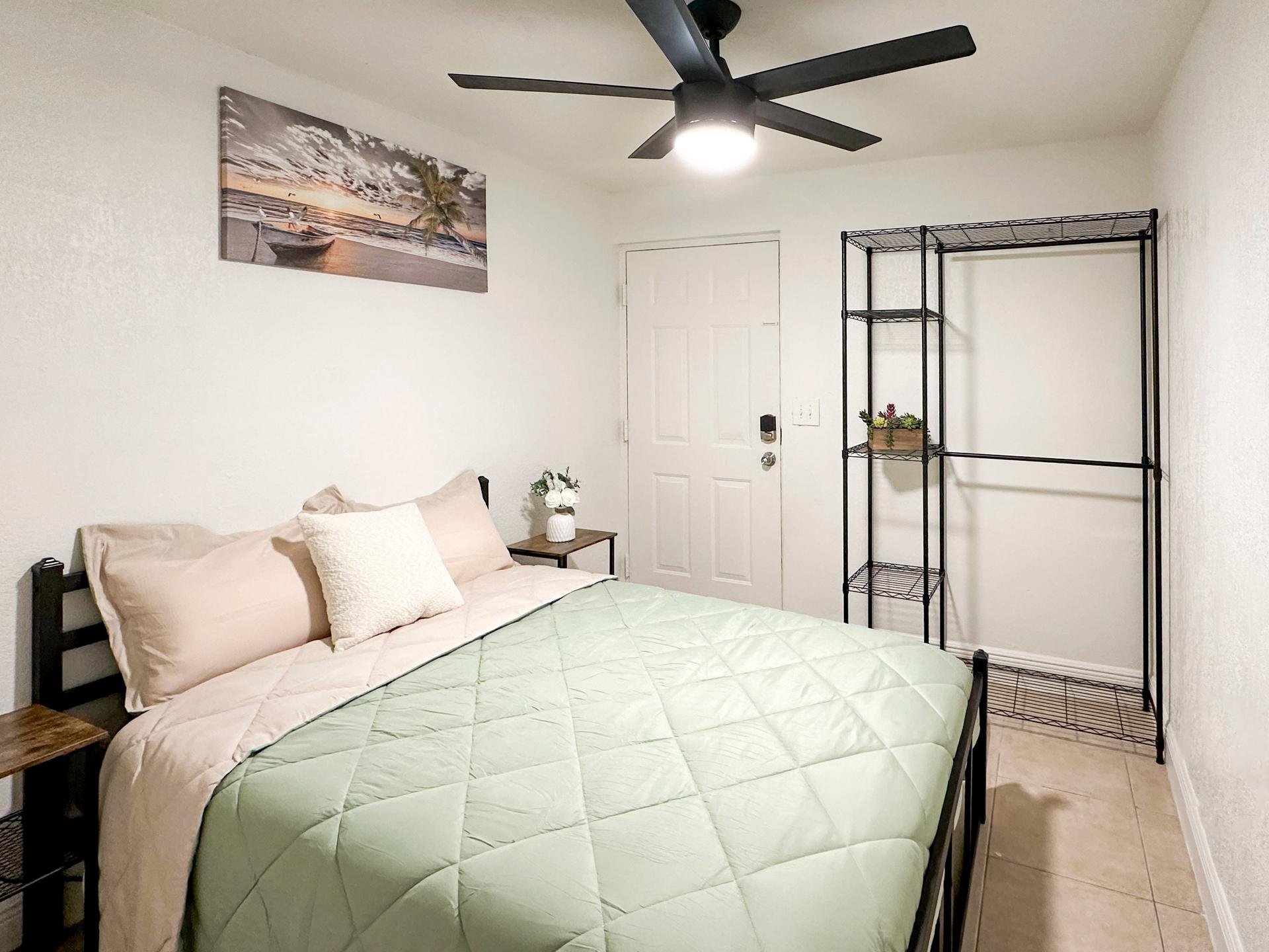 bedroom, detected:ceiling fan, bed