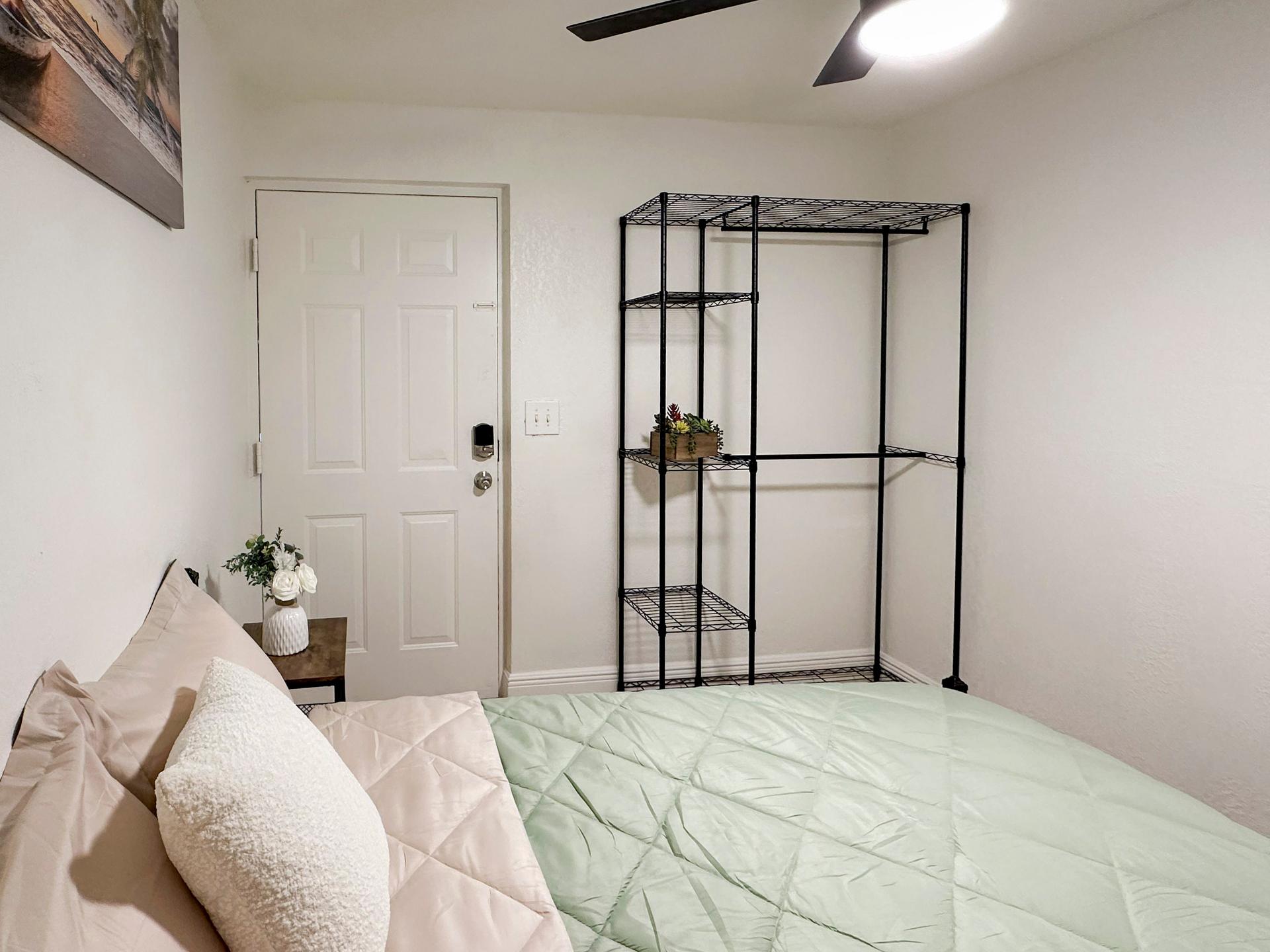 bedroom, detected:ceiling fan, bed