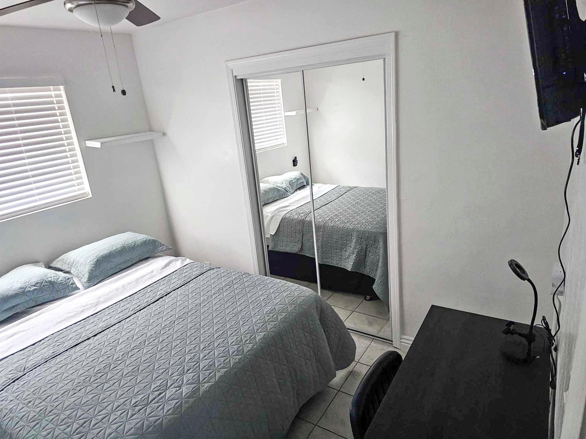 bedroom, detected:window blind, bed, ceiling fan