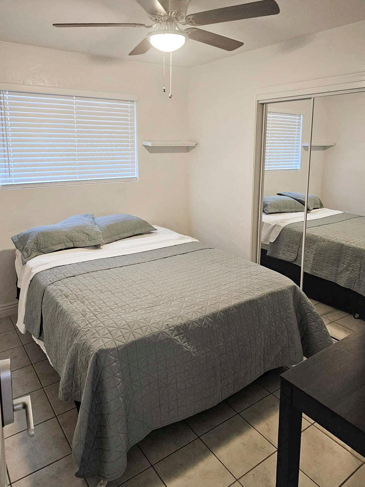 bedroom, detected:ceiling fan, window blind, bed