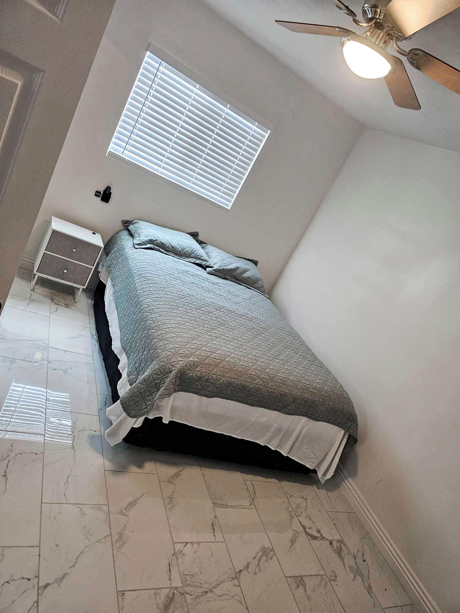 bedroom, detected:ceiling fan, bed, window blind