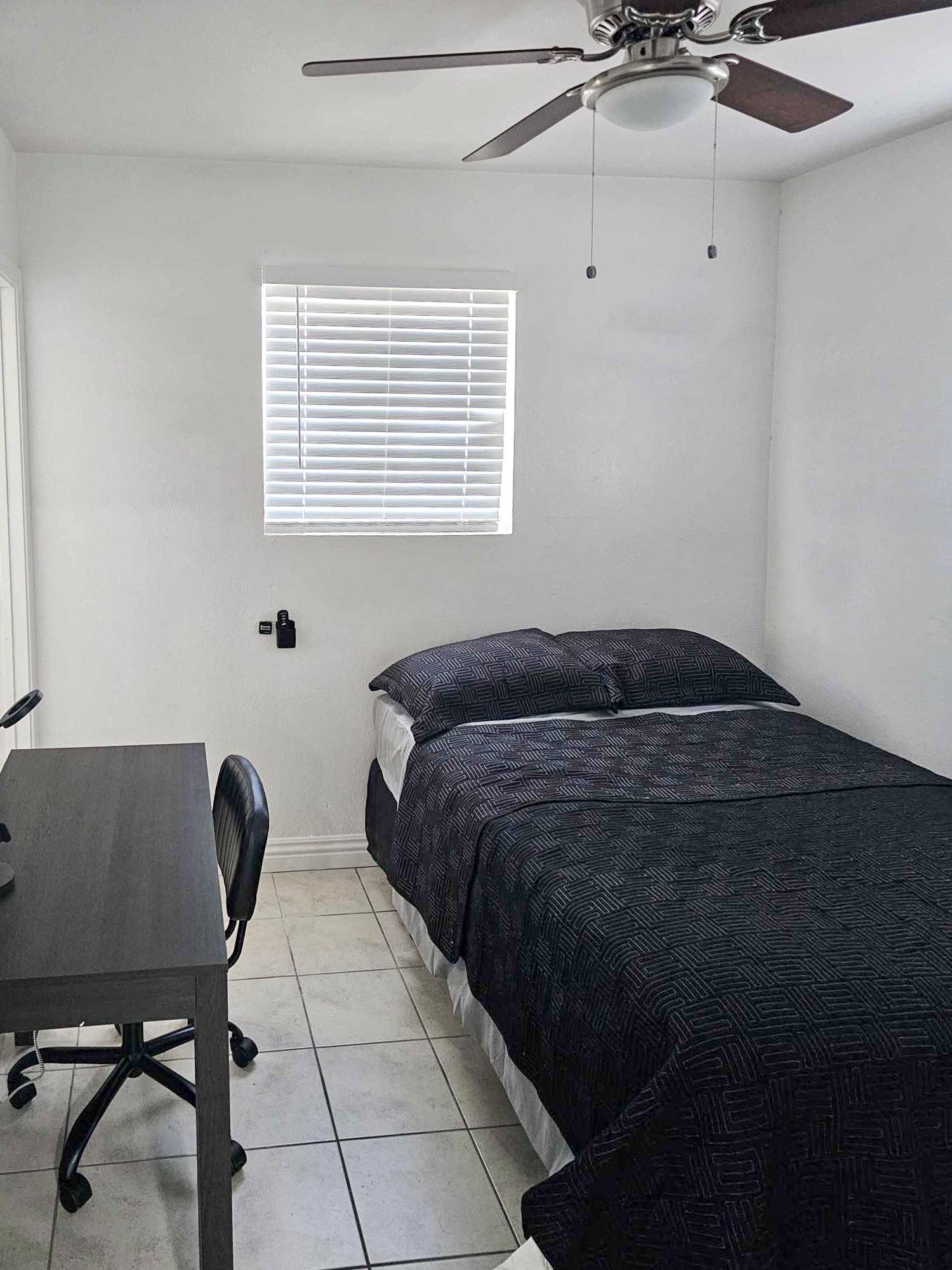 bedroom, detected:ceiling fan, window blind, bed