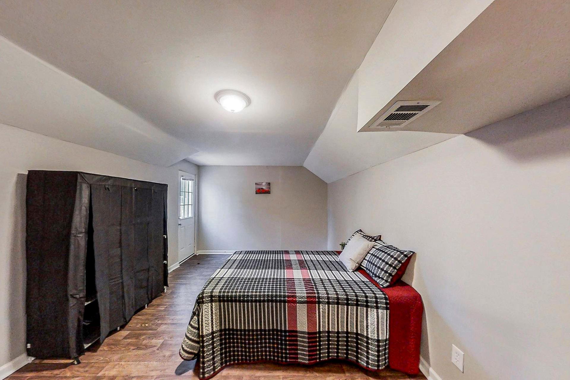 bedroom, detected:bed, window blind