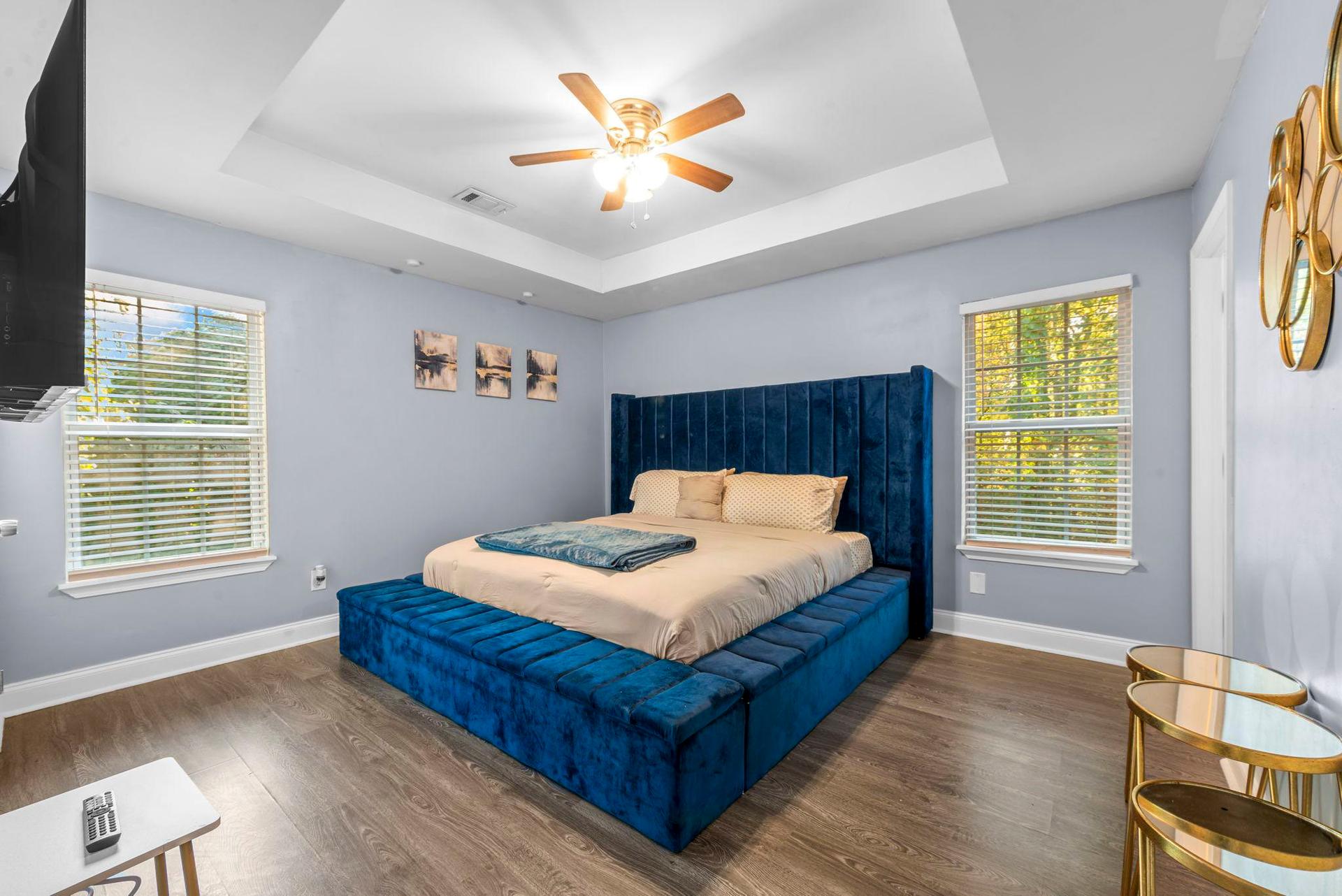 bedroom, detected:ceiling fan, bed, window blind