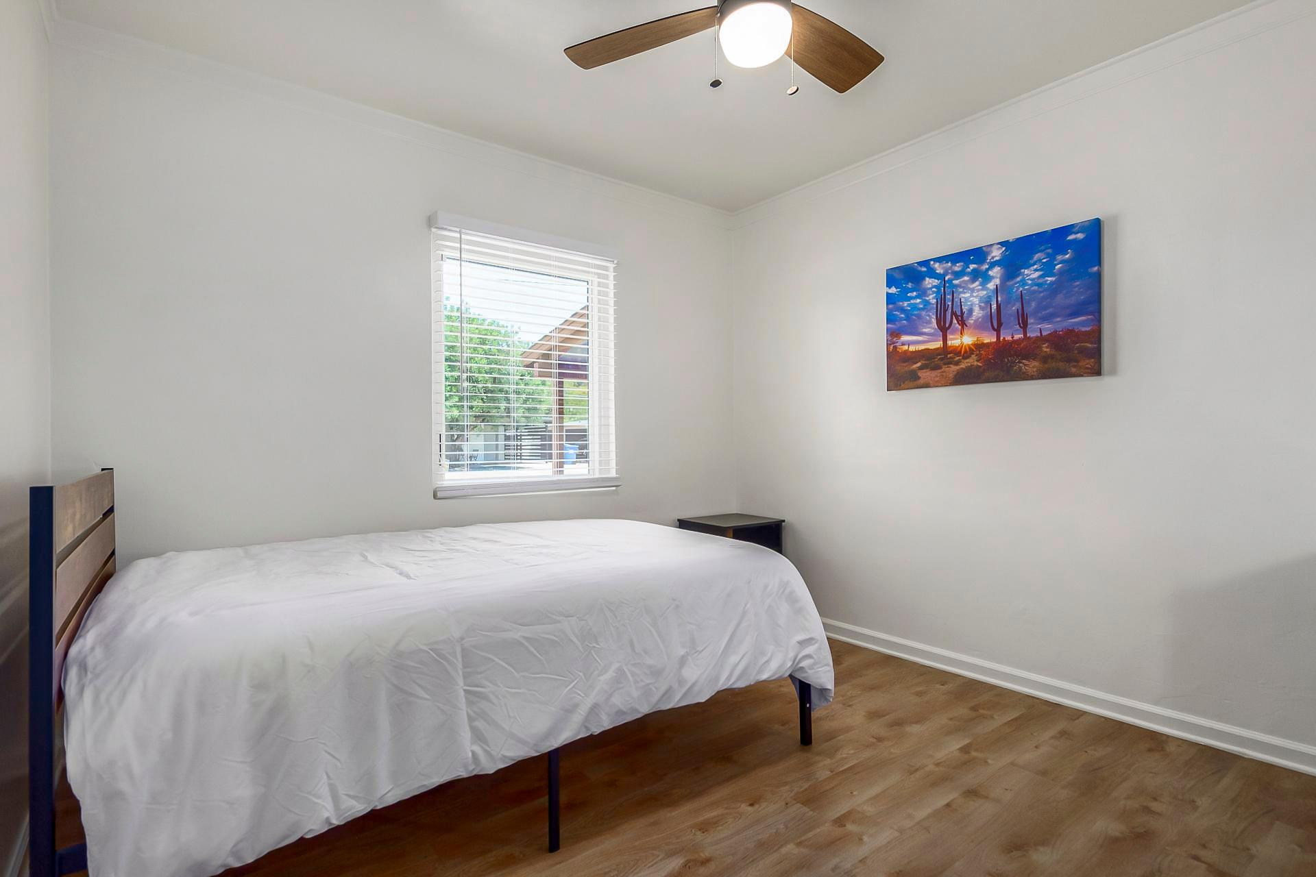 bedroom, detected:ceiling fan, bed, window blind