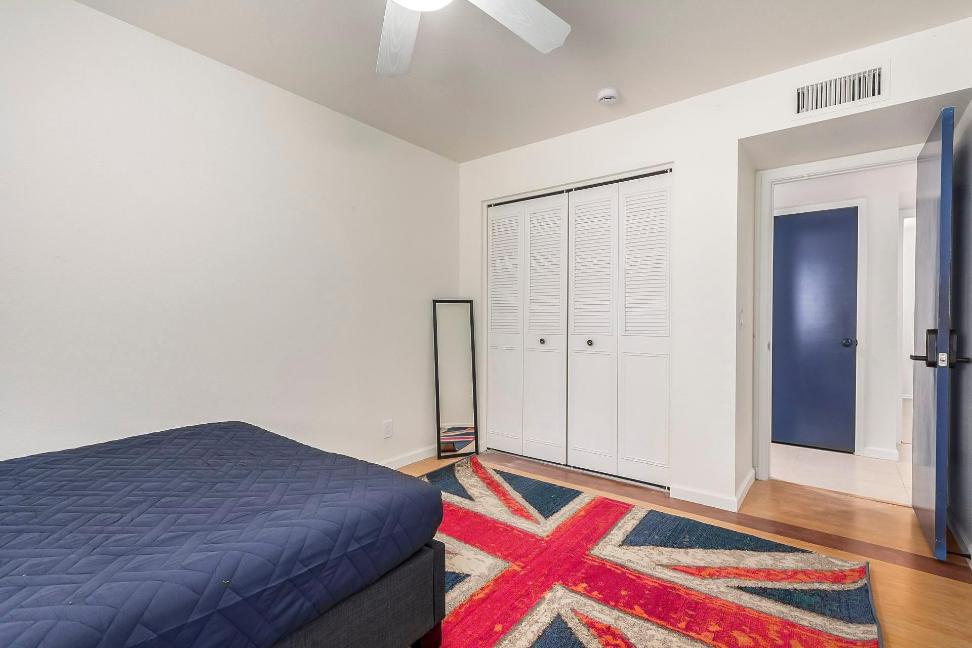 living_room, detected:carpet
