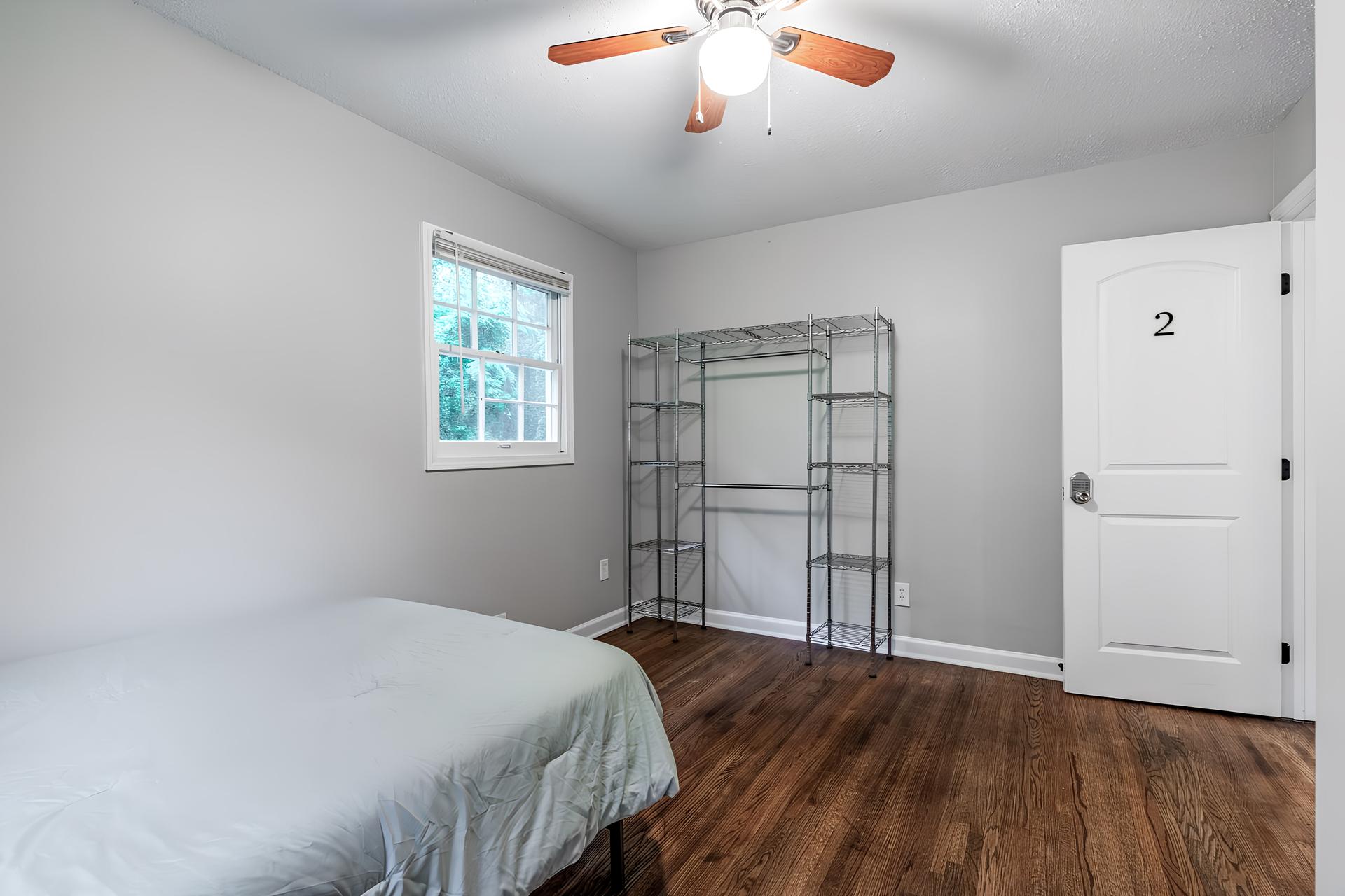 bedroom, detected:ceiling fan, window blind, bed