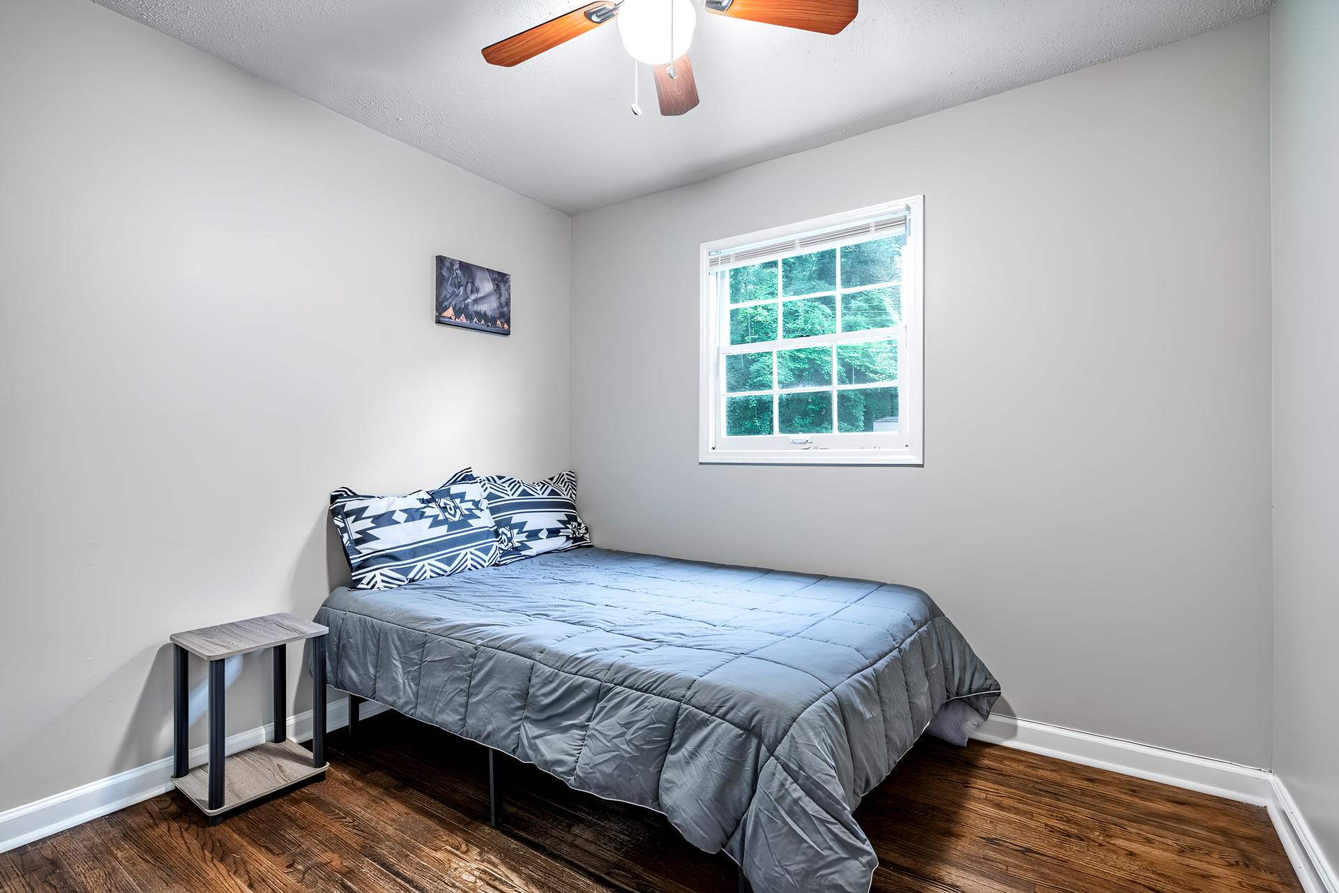 bedroom, detected:ceiling fan, bed, window blind