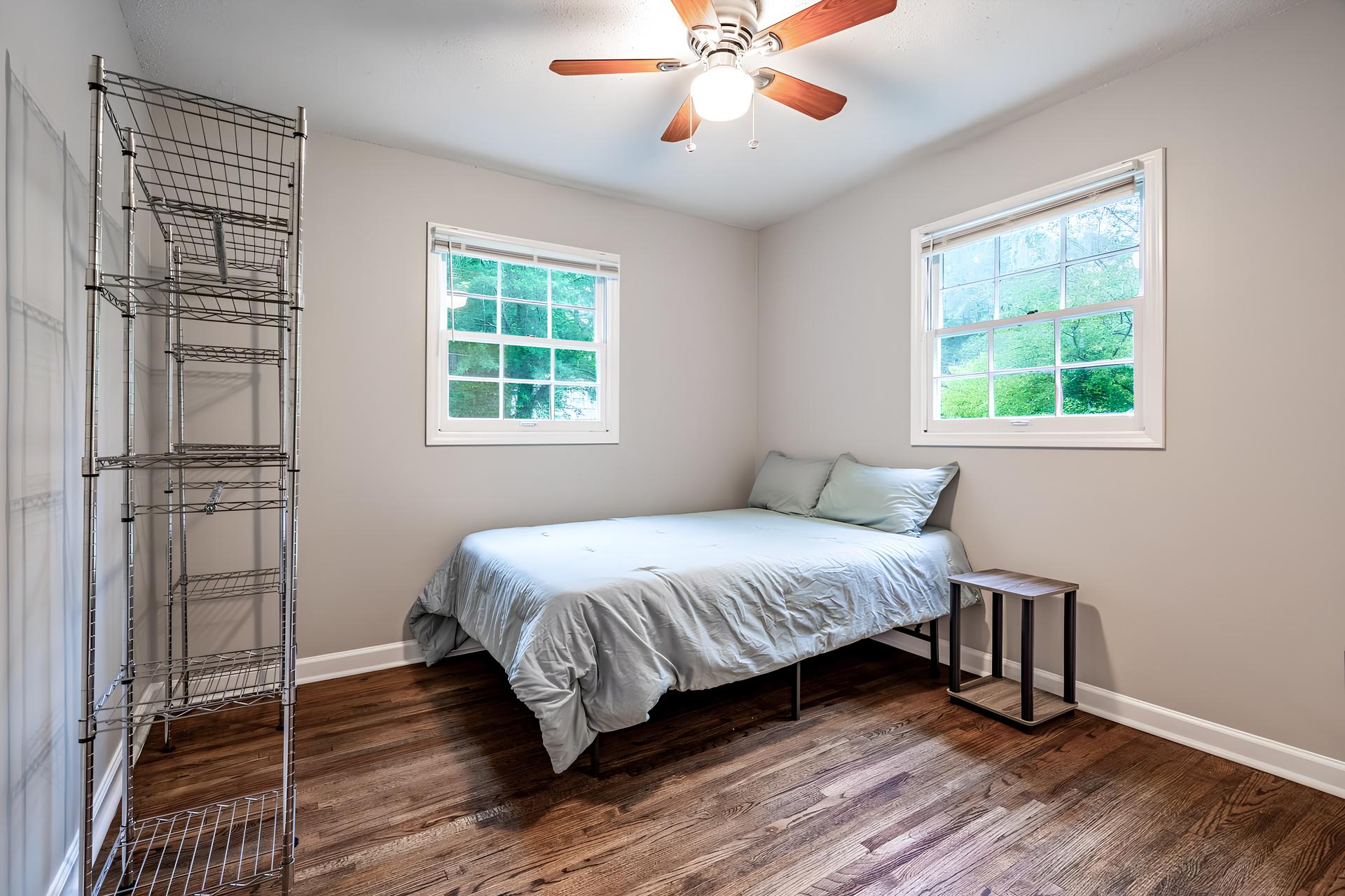 bedroom, detected:ceiling fan, bed, window blind