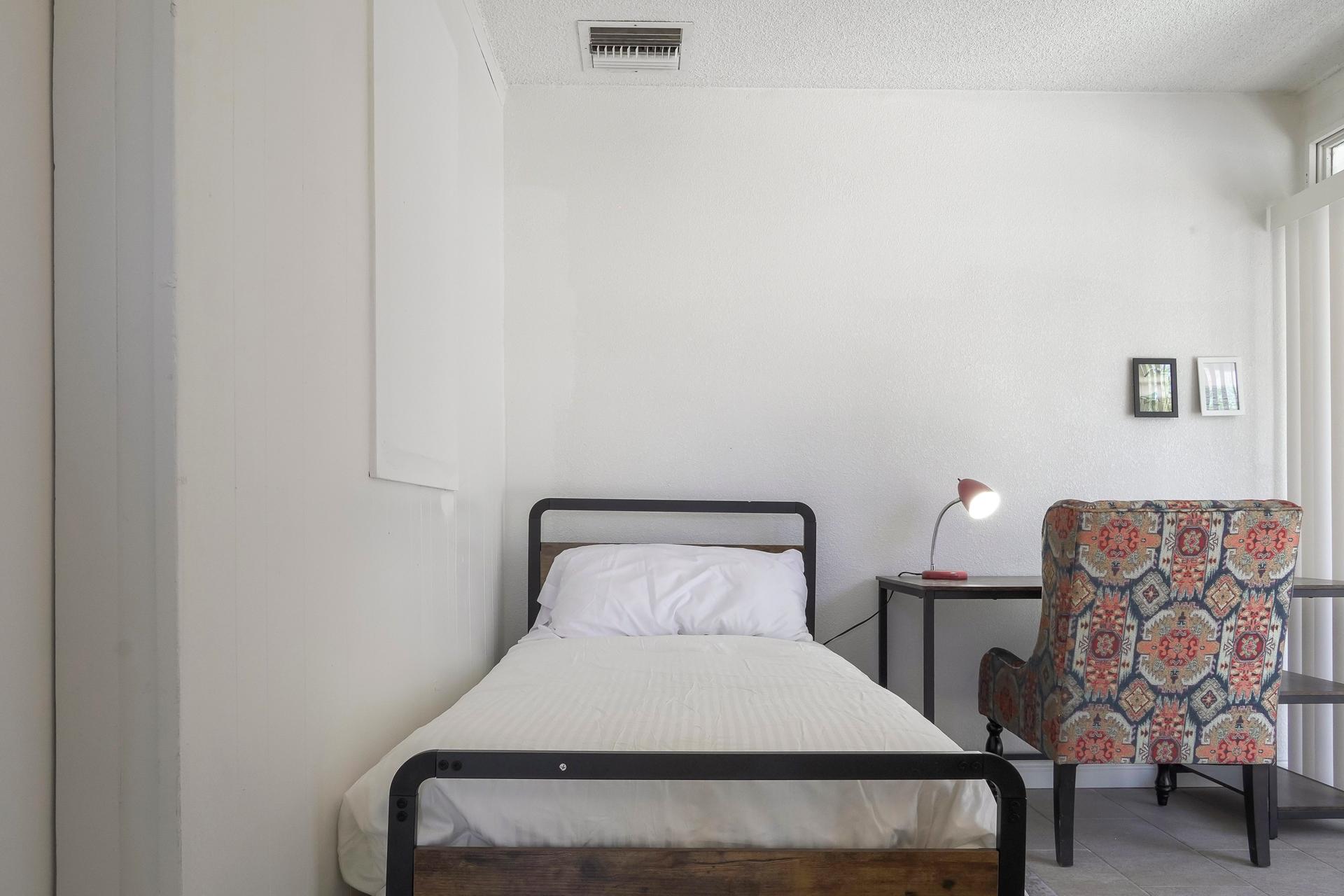 bedroom, detected:bed