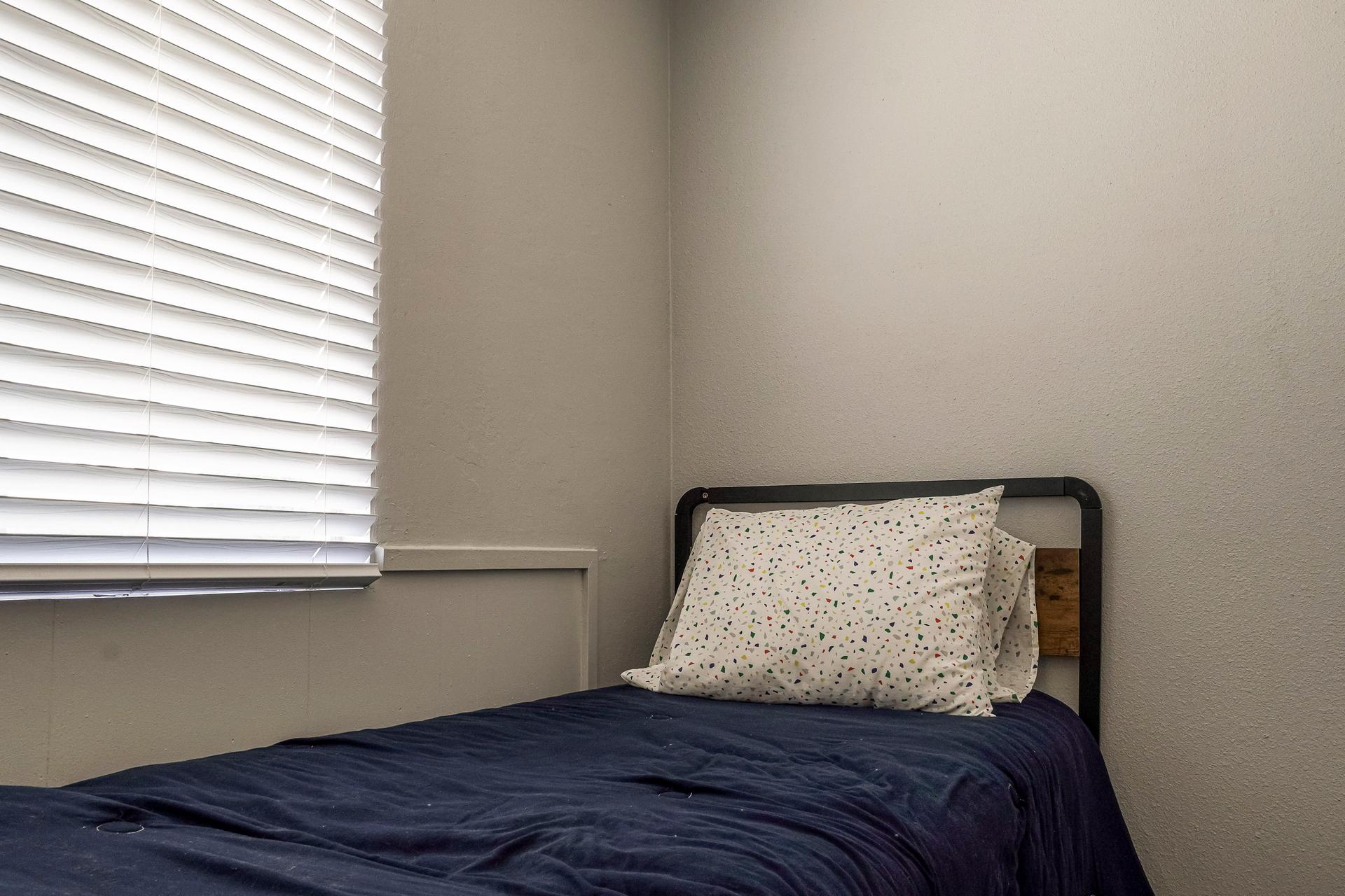 bedroom, detected:window blind, bed