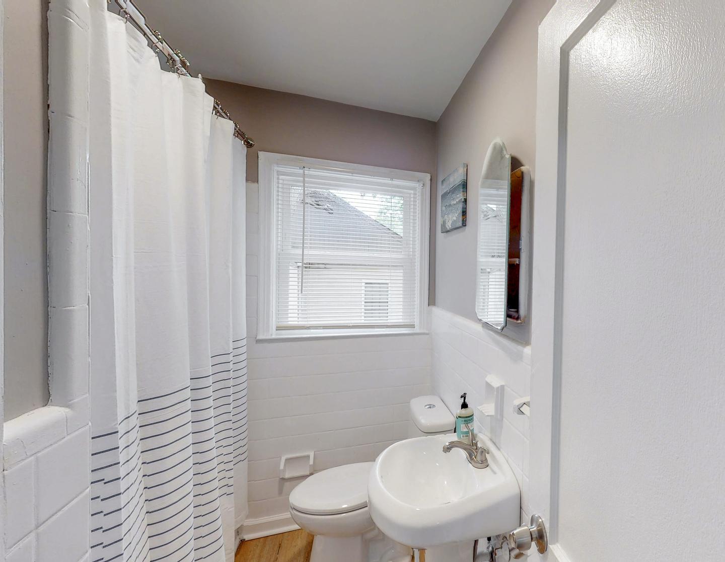 Bathroom(s)