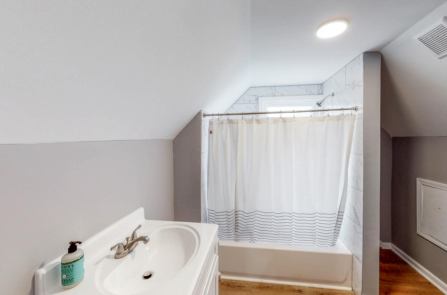 Bathroom(s)