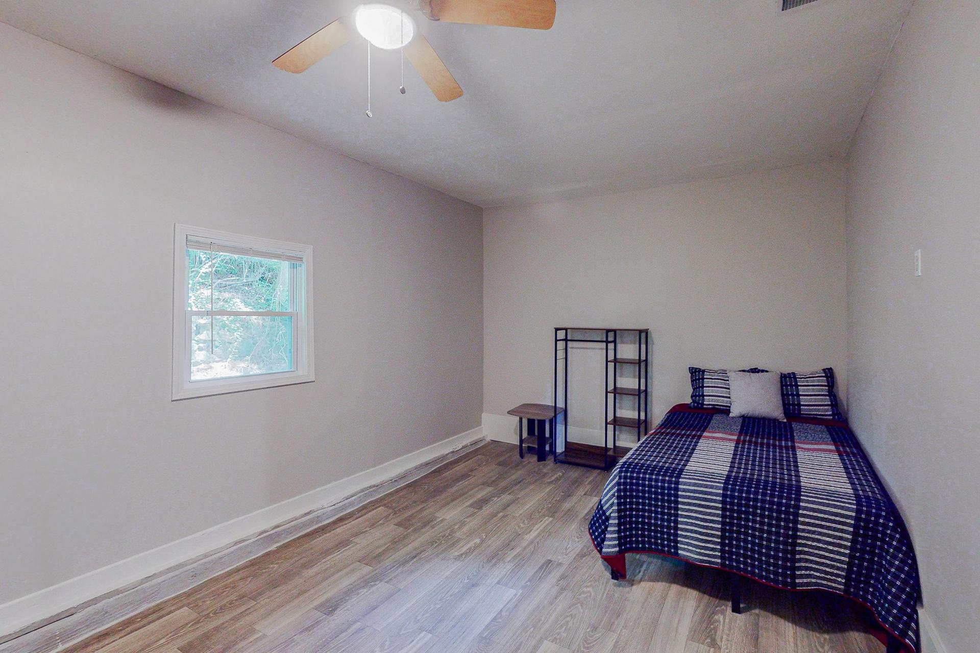 bedroom, detected:ceiling fan, bed