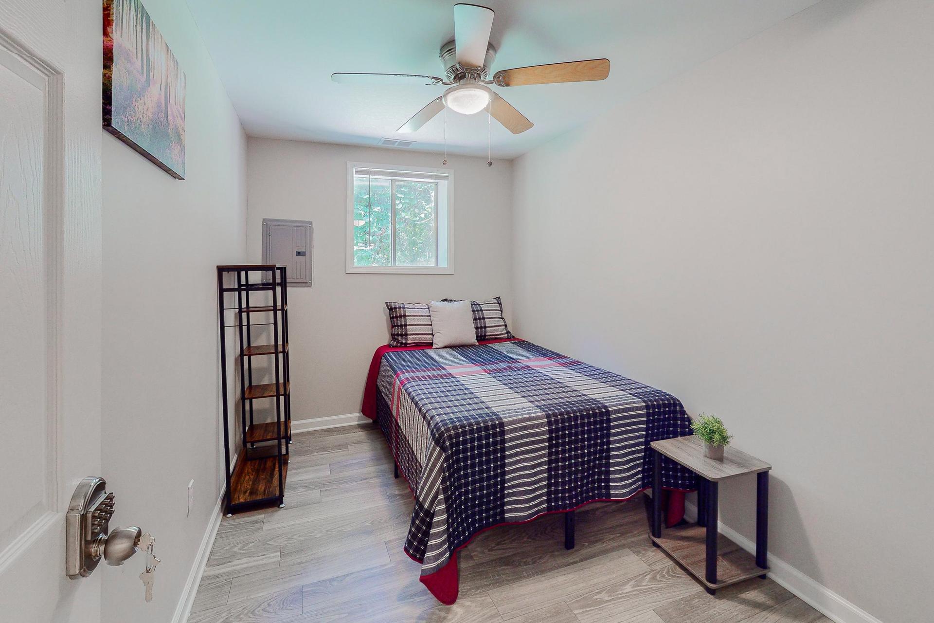 bedroom, detected:ceiling fan, bed