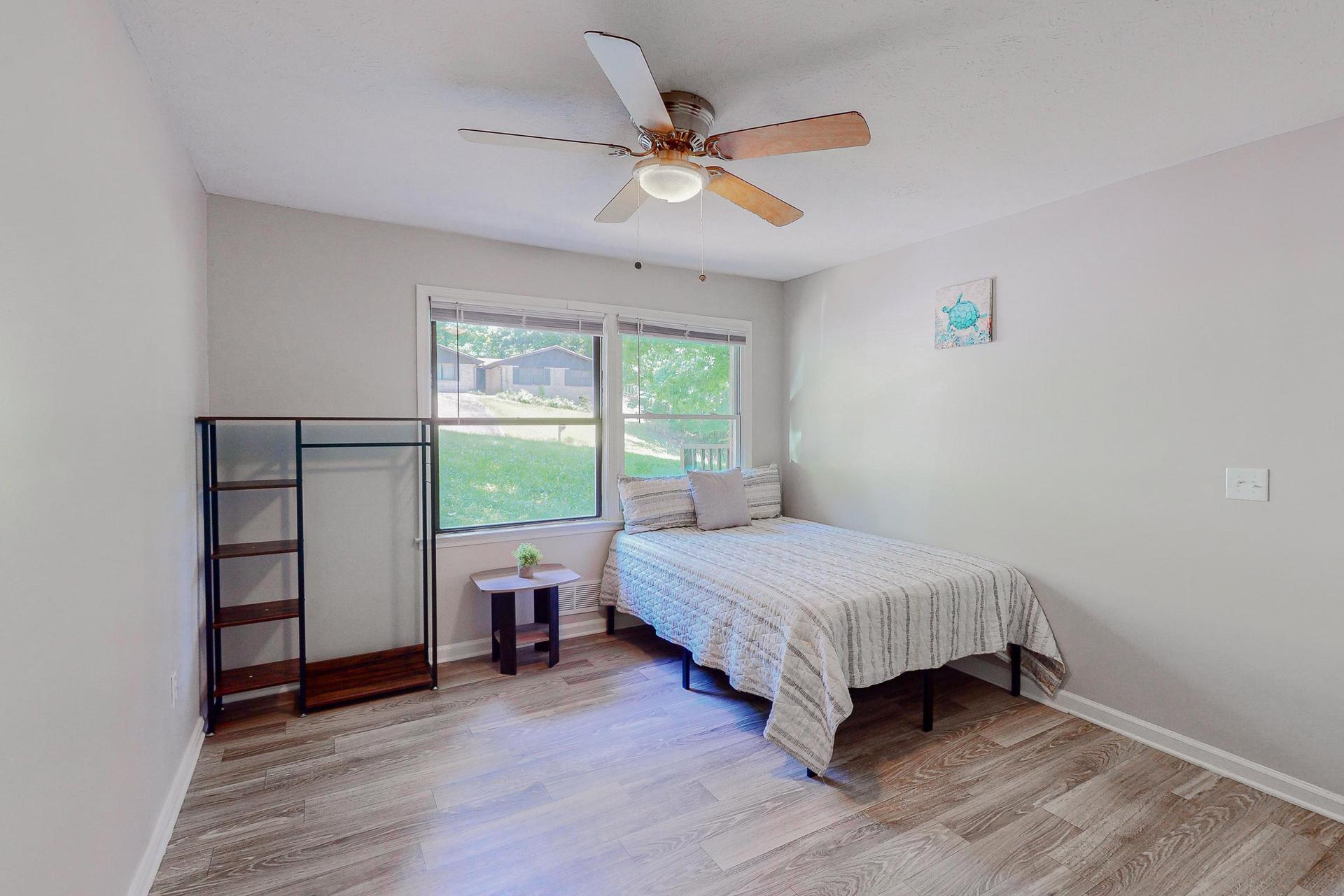 bedroom, detected:ceiling fan, window blind, bed