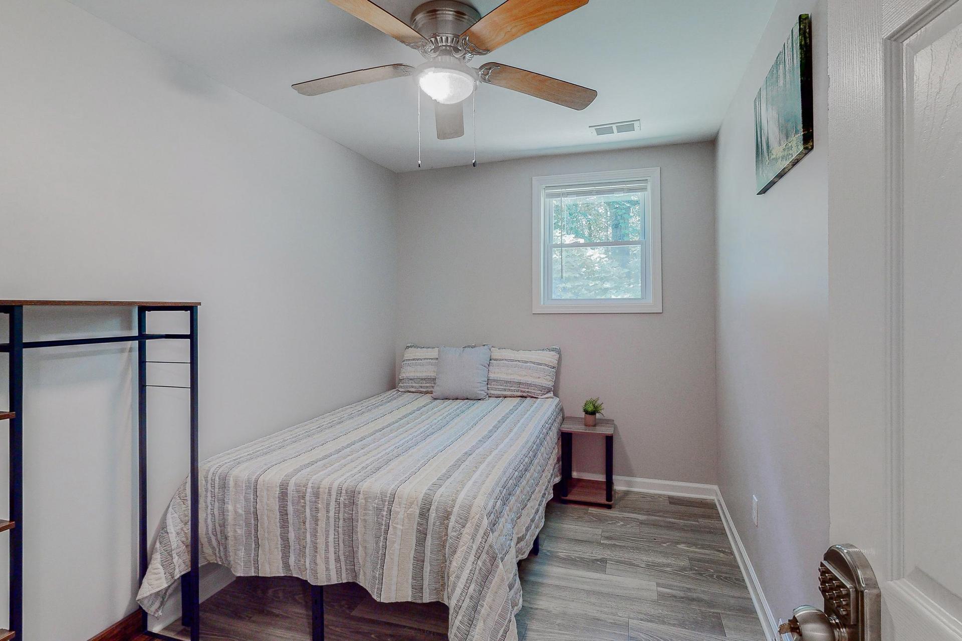 bedroom, detected:ceiling fan, bed, window blind