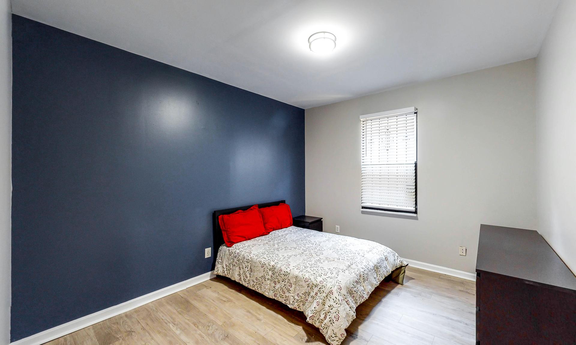 bedroom, detected: bed, window blind
