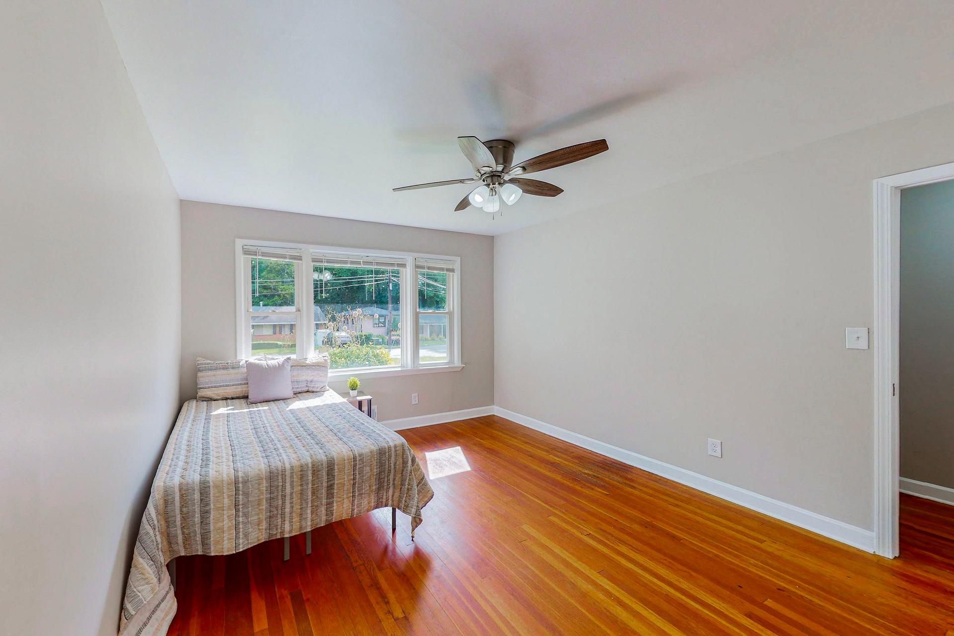 bedroom, detected:ceiling fan, window blind, bed