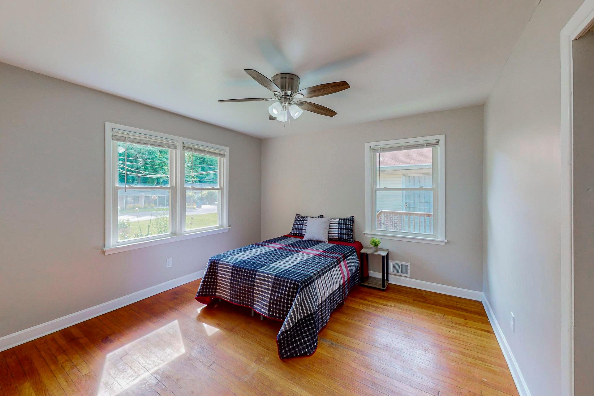 bedroom, detected:ceiling fan, window blind, bed