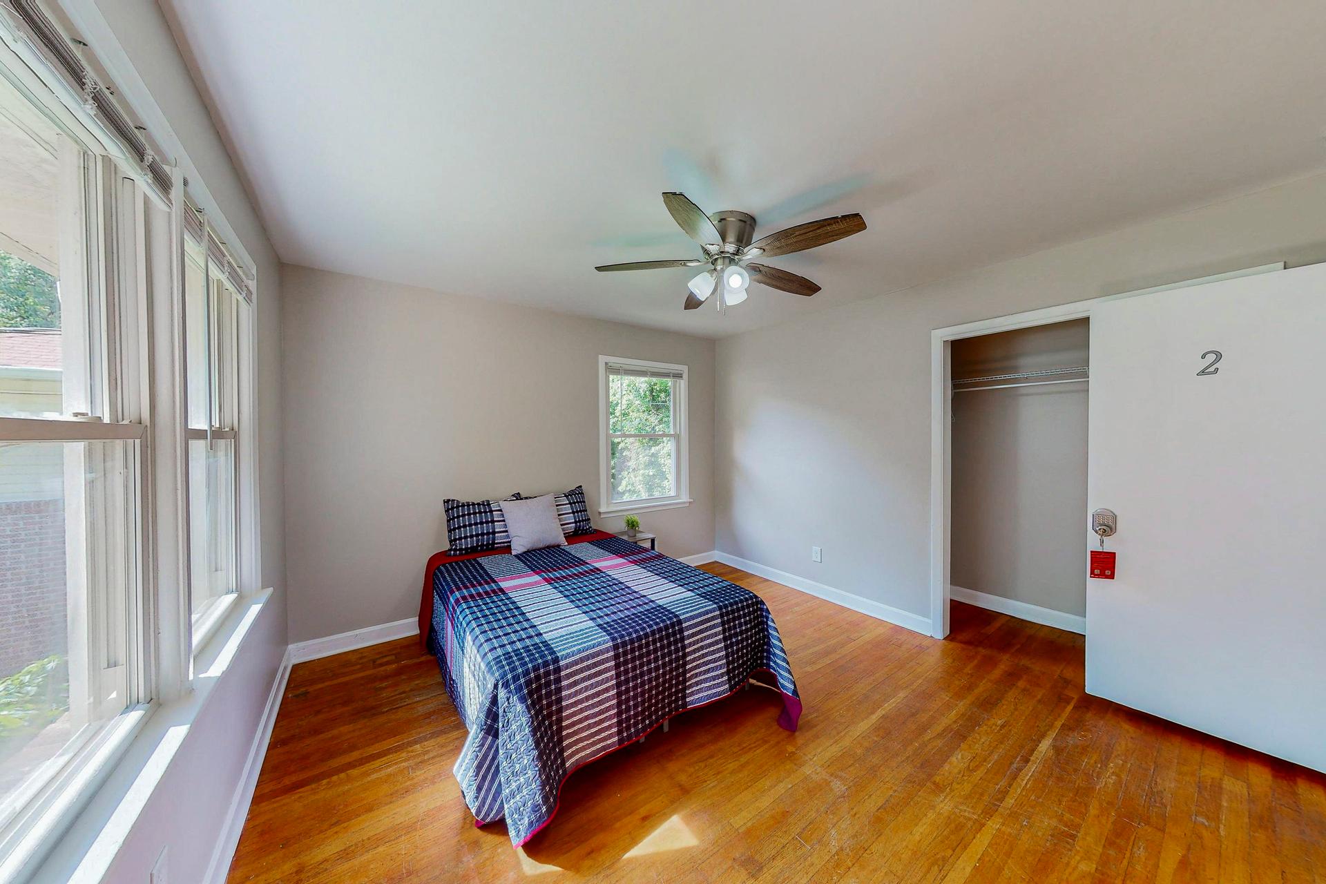 bedroom, detected:ceiling fan, window blind, bed