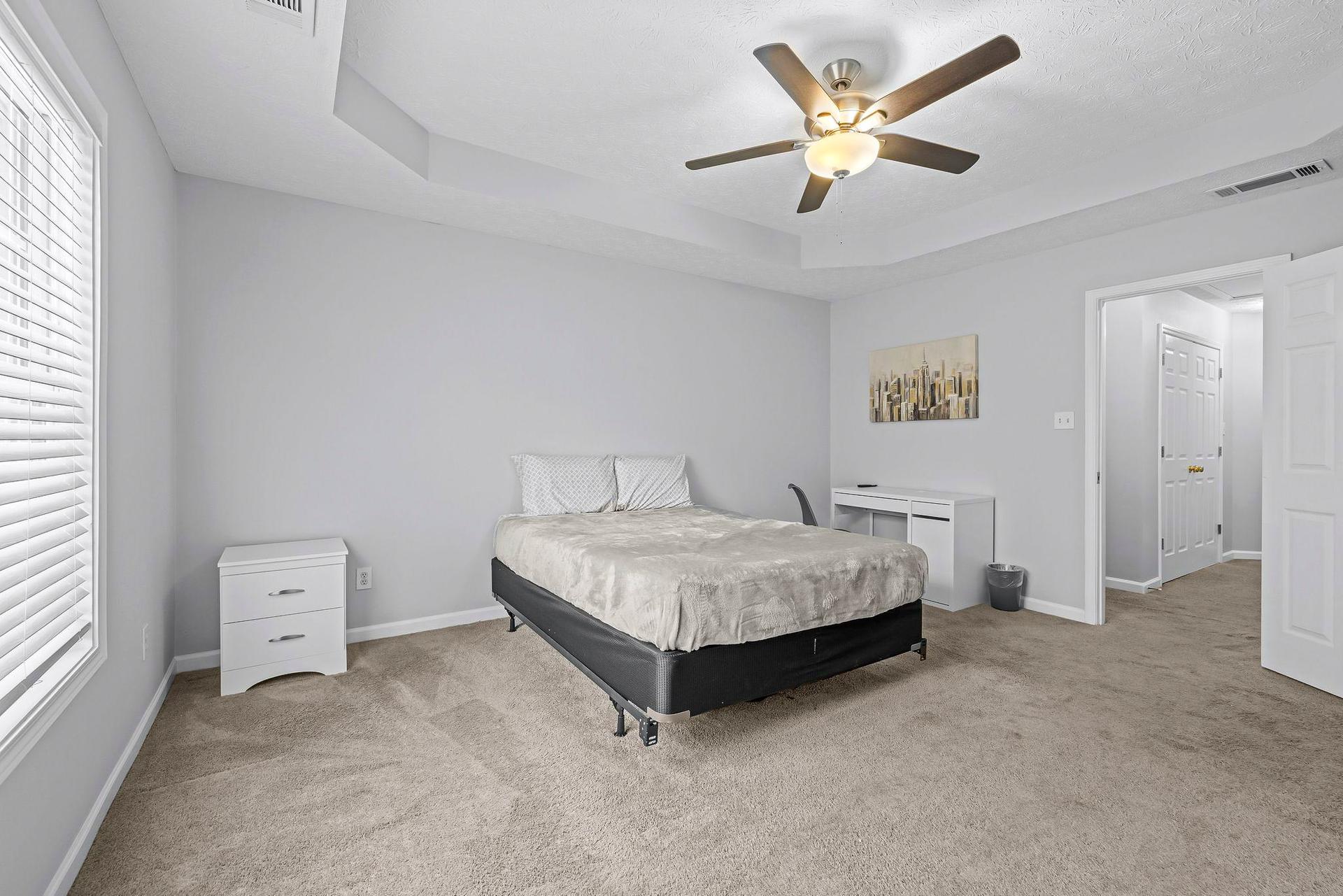 bedroom, detected:ceiling fan, window blind, bed