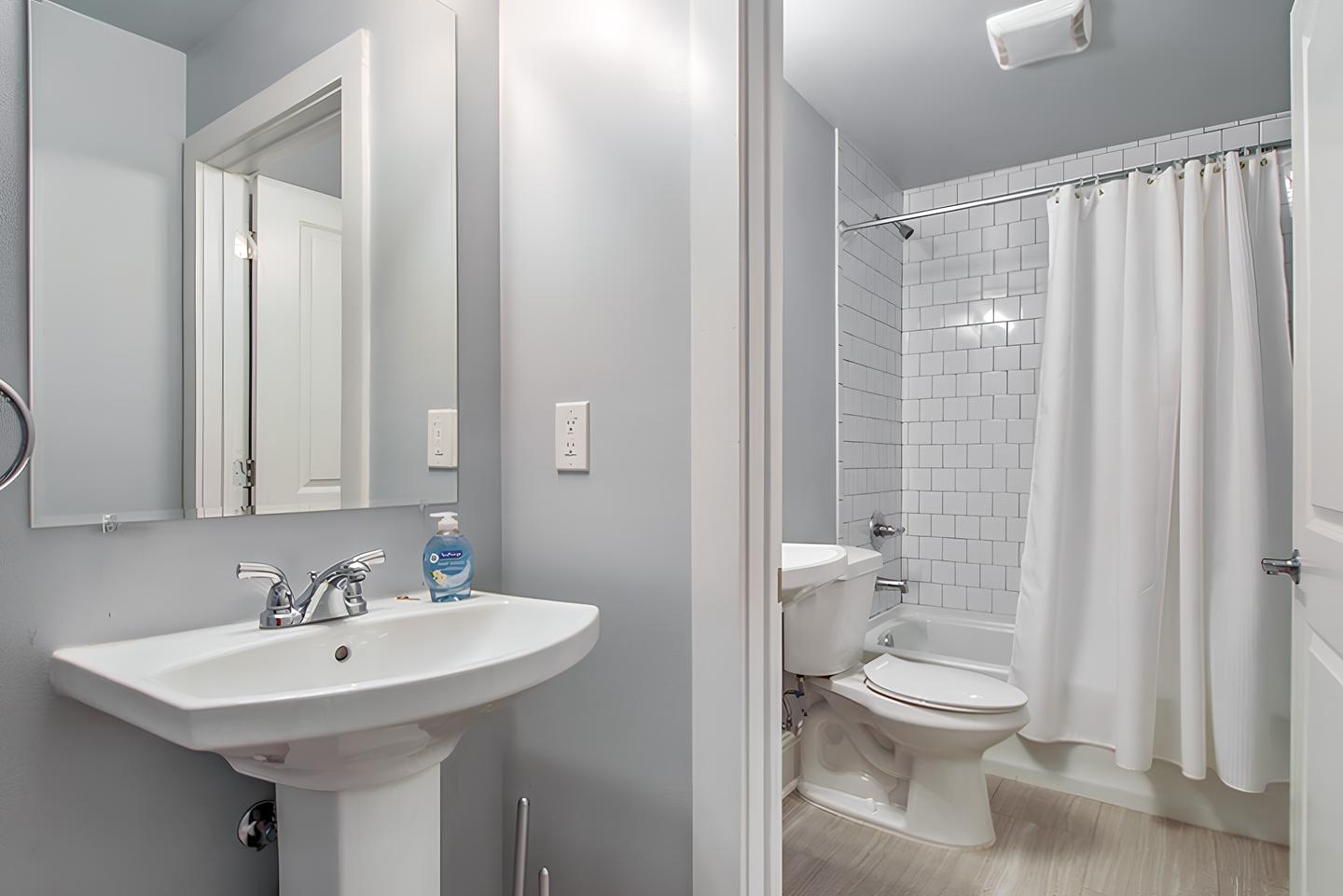 Bathroom(s)