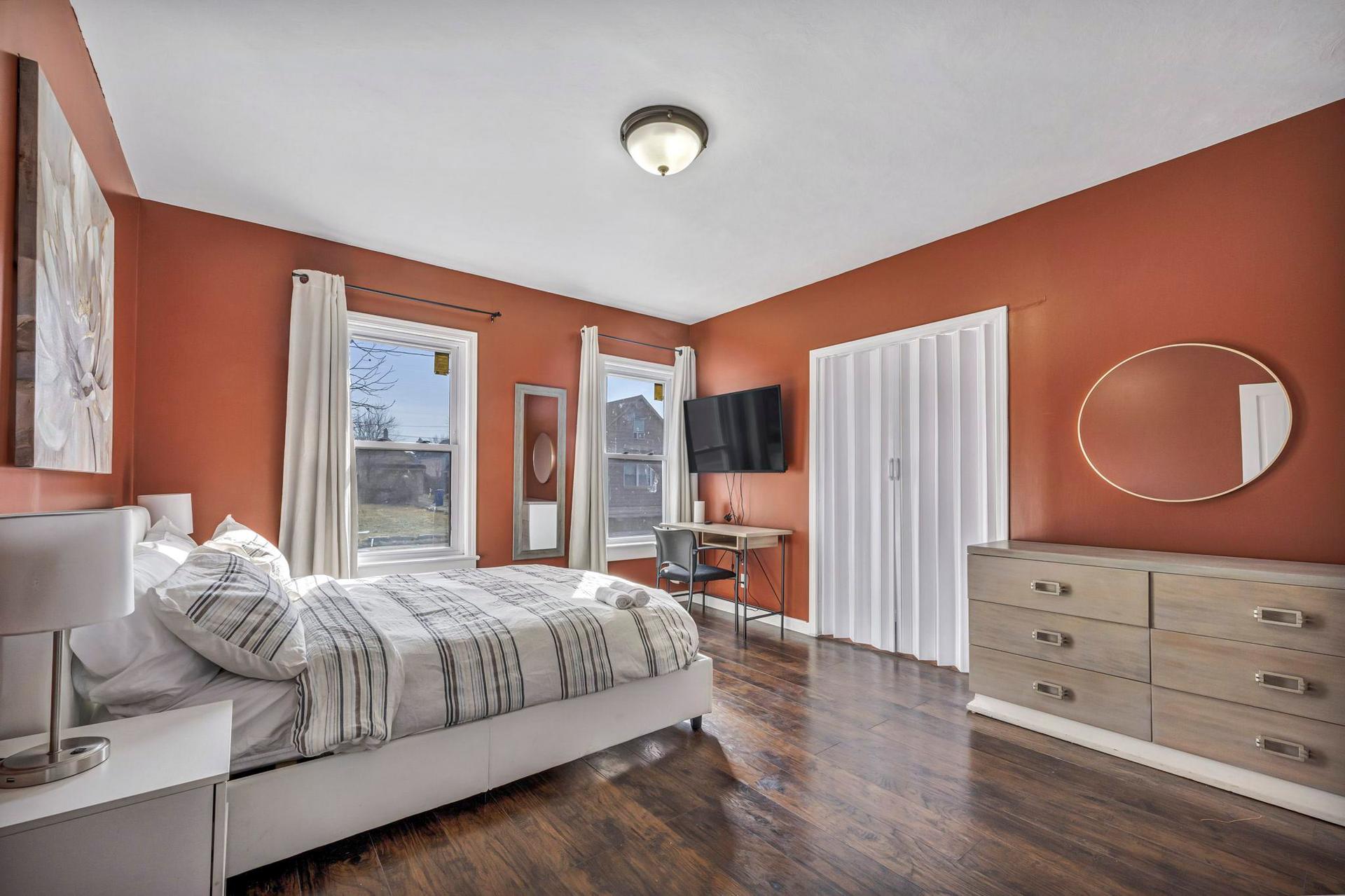 bedroom, detected:bed, window blind
