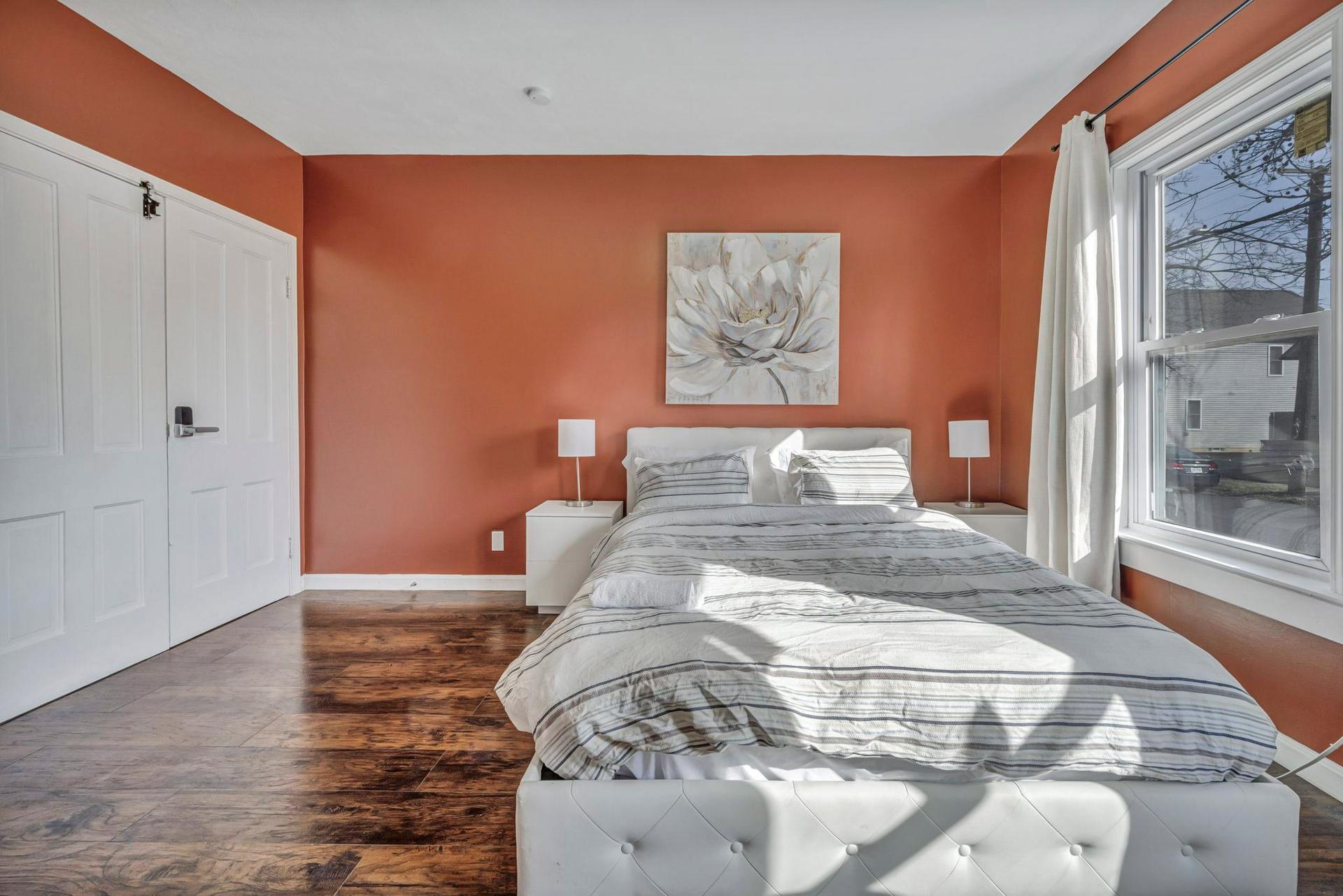bedroom, detected:bed