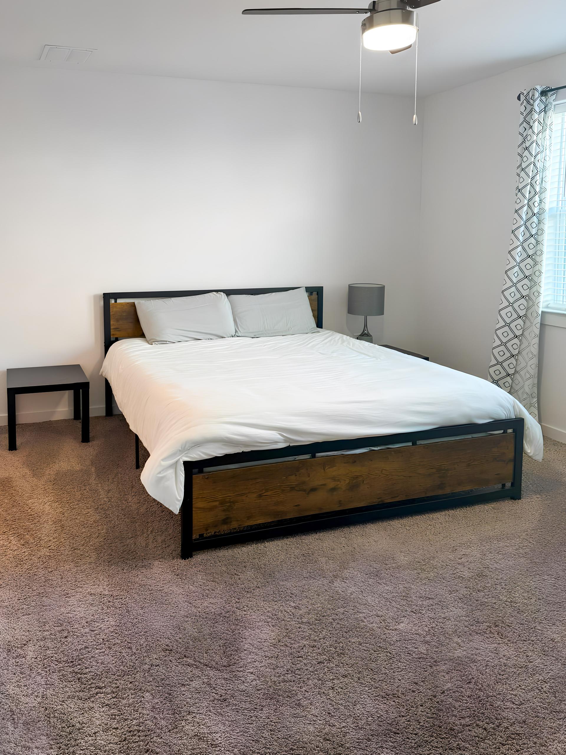 bedroom, detected:ceiling fan, bed, window blind