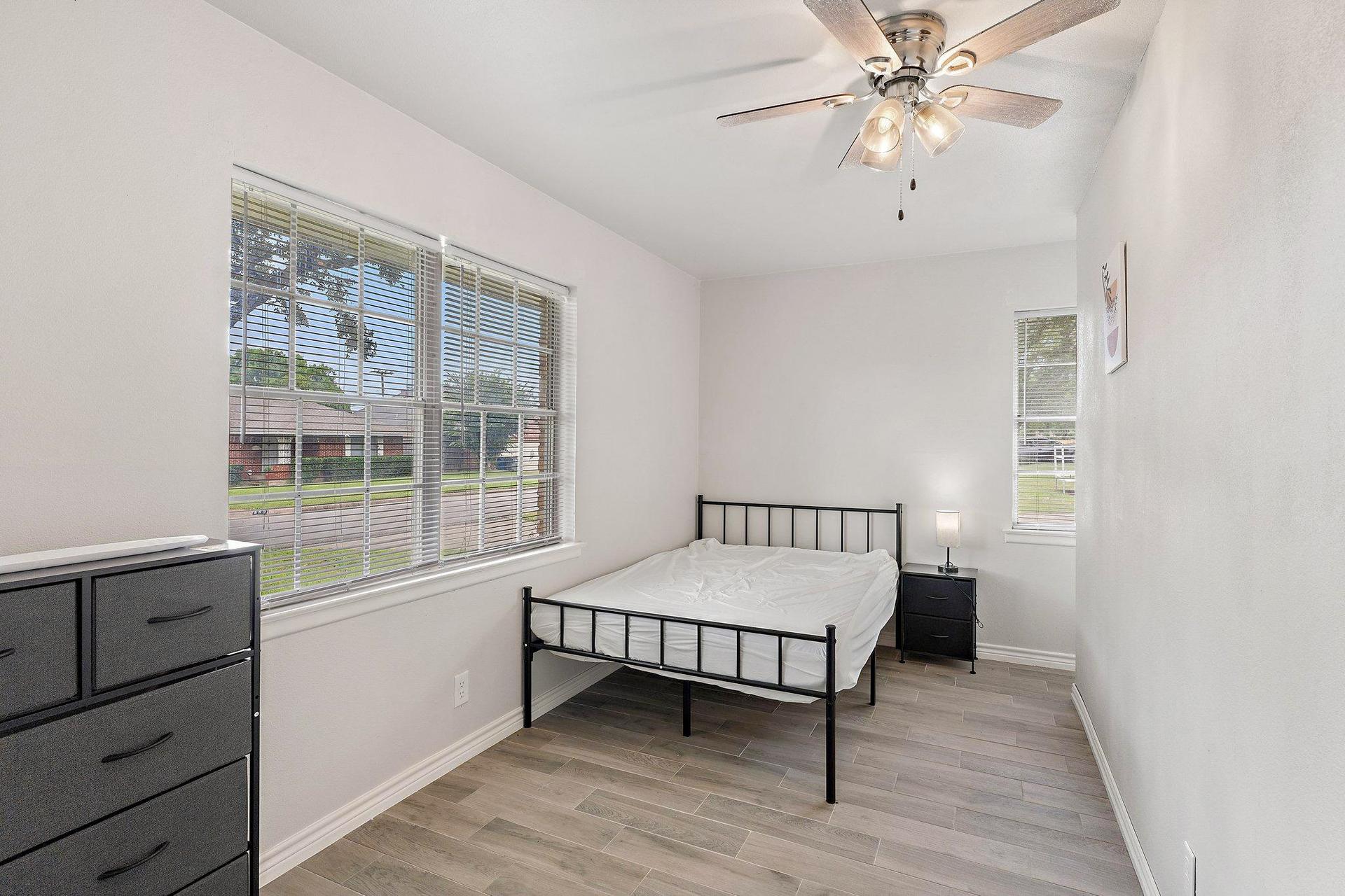 living_room, detected:ceiling fan, window blind