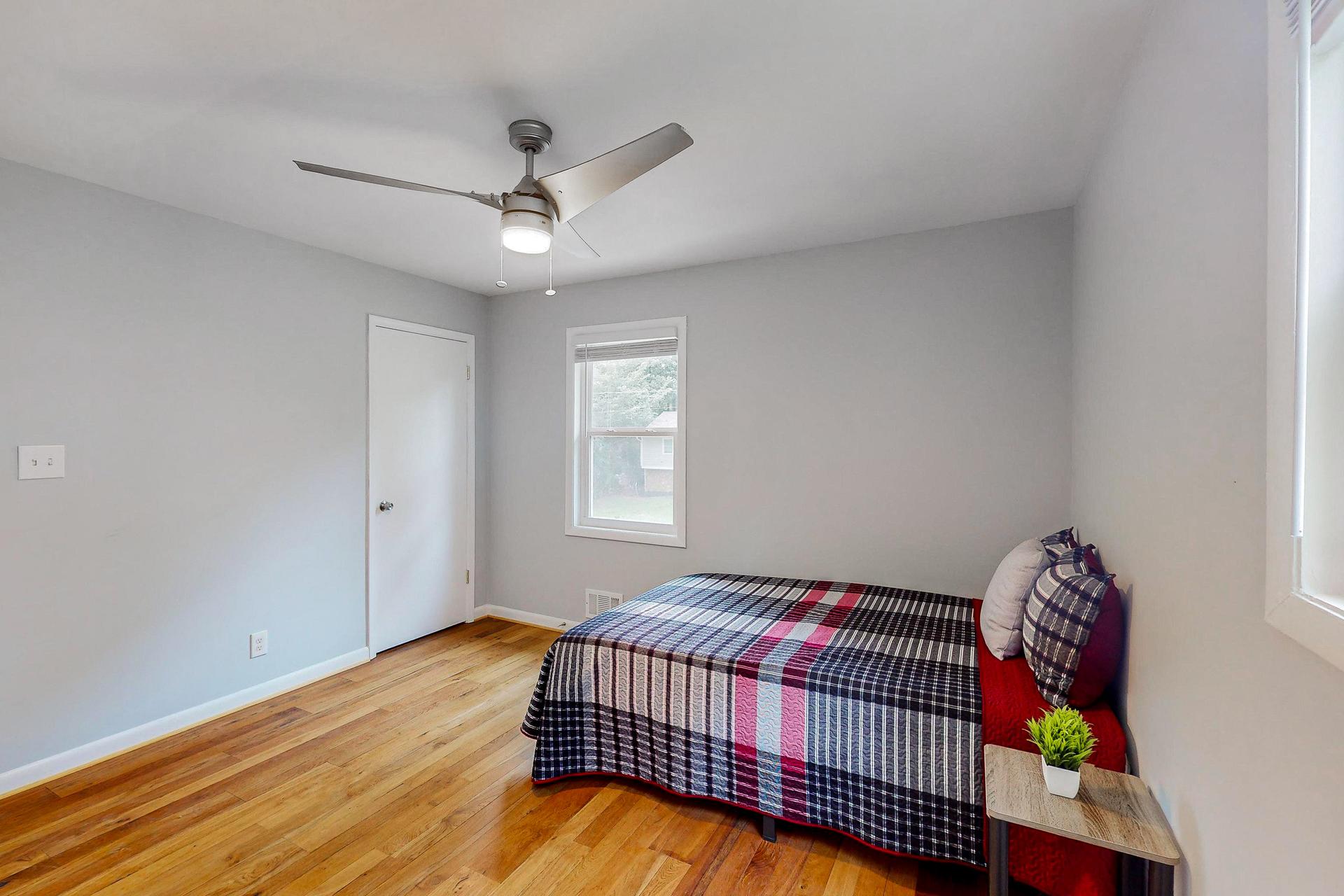 bedroom, detected:ceiling fan, window blind, bed