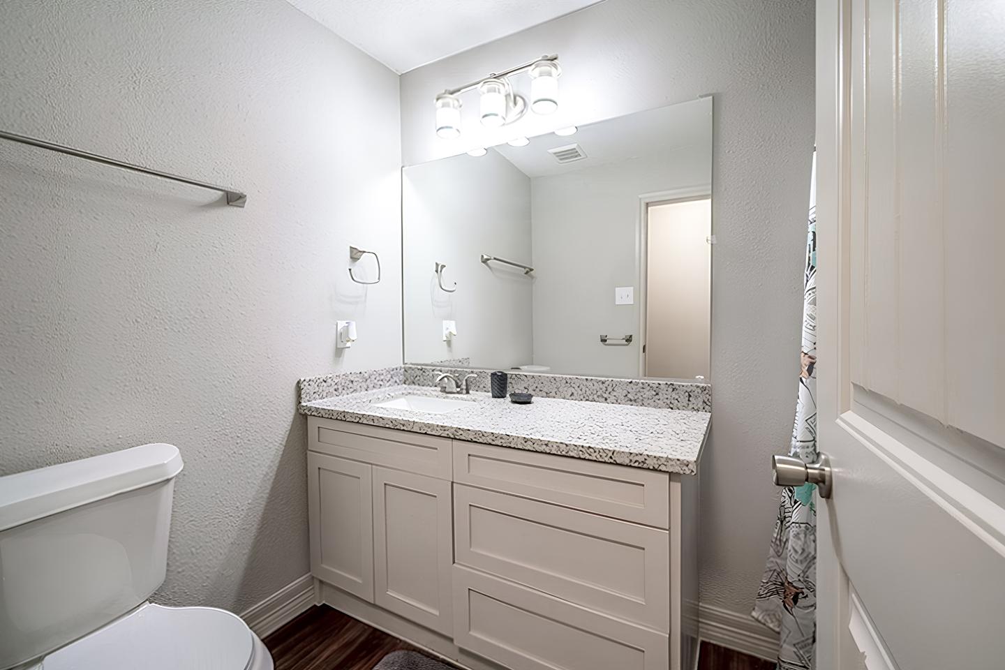 Bathroom(s)