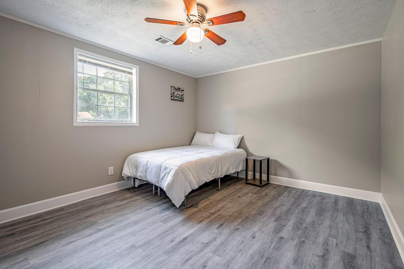 bedroom, detected:ceiling fan, bed, window blind
