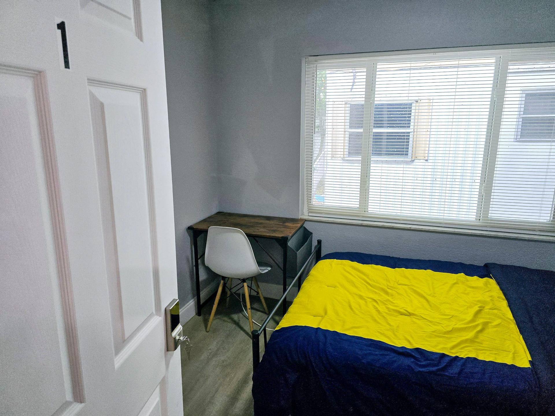 bedroom, detected:window blind, bed