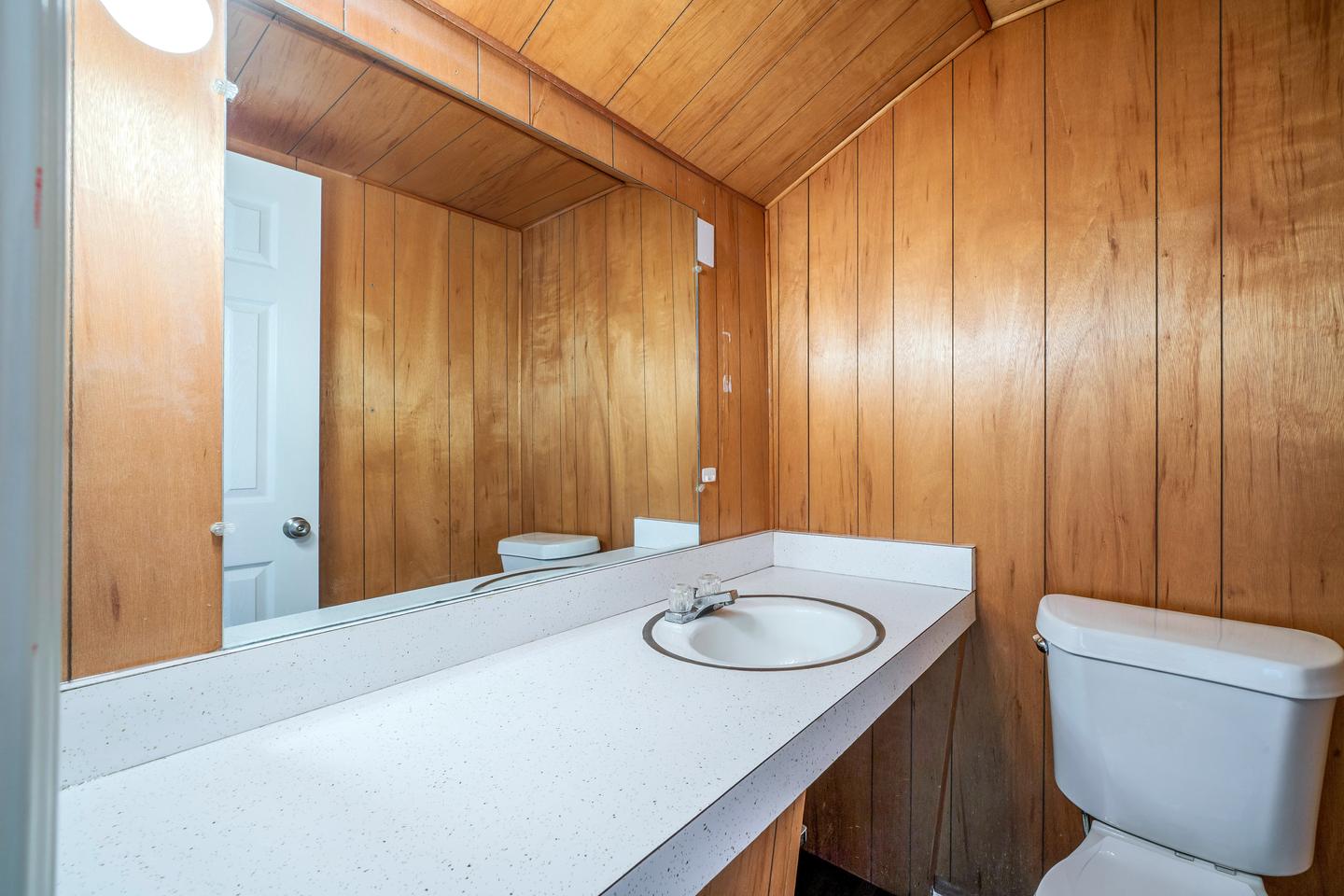 Bathroom(s)