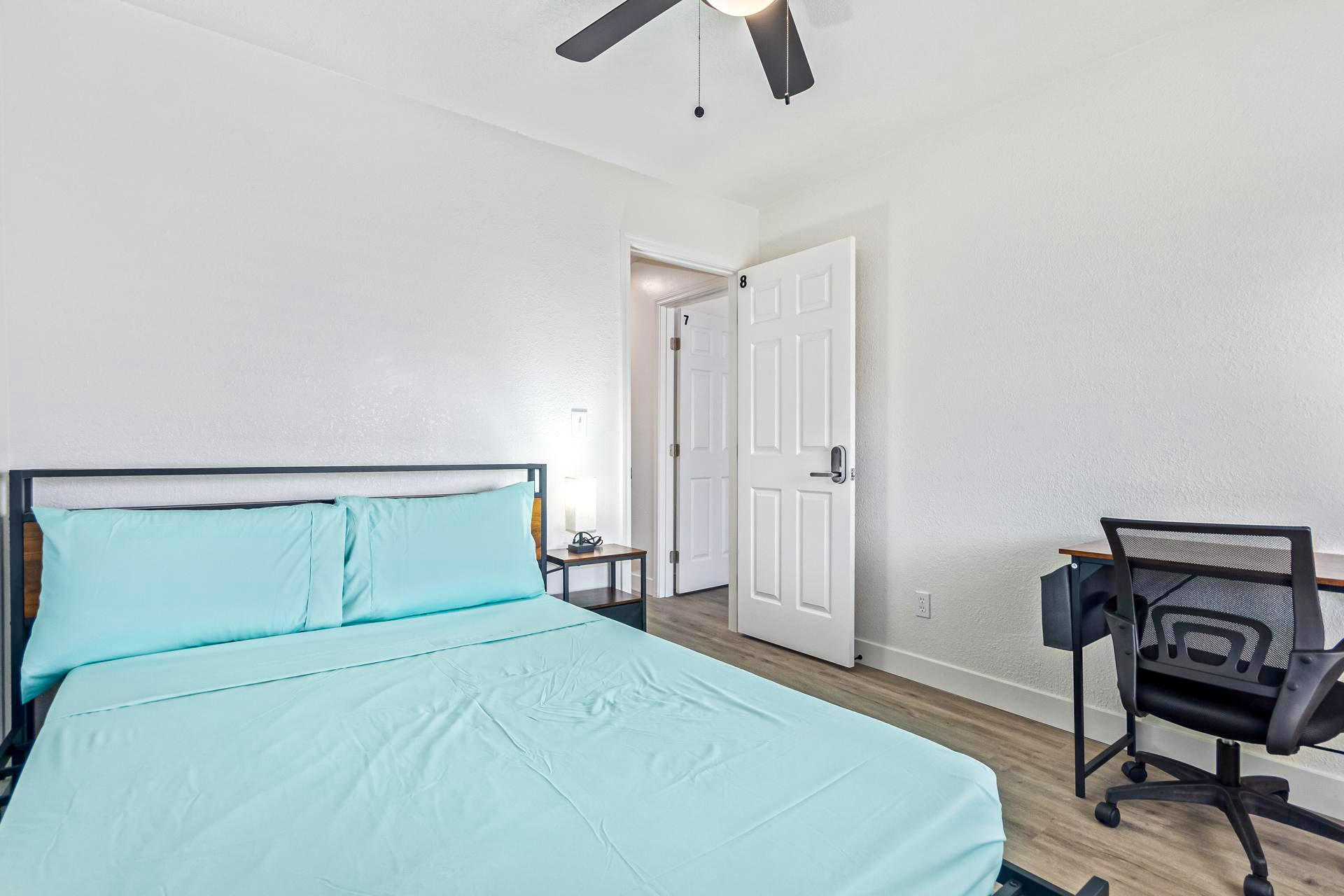 bedroom, detected:ceiling fan, bed