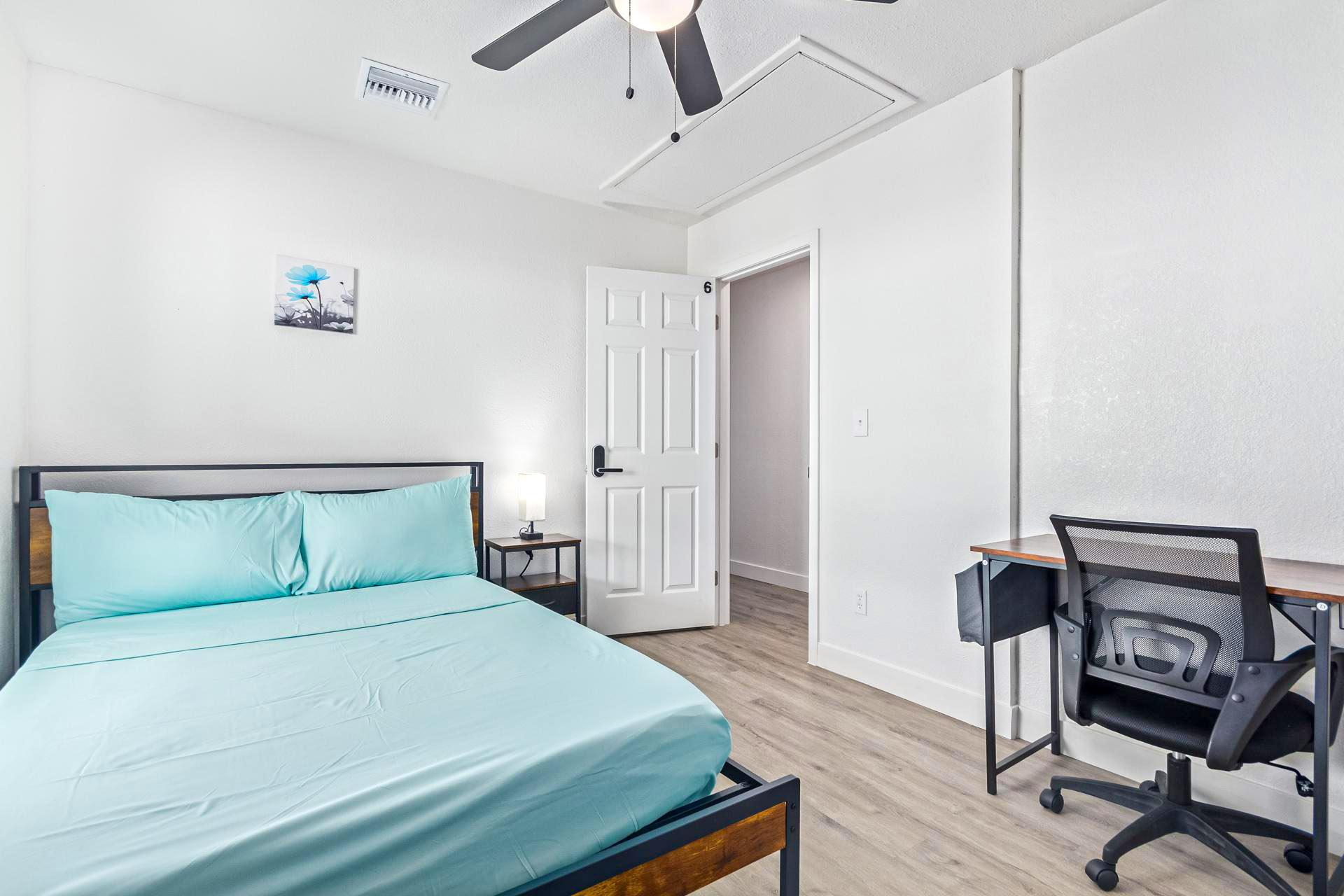 bedroom, detected:ceiling fan, bed