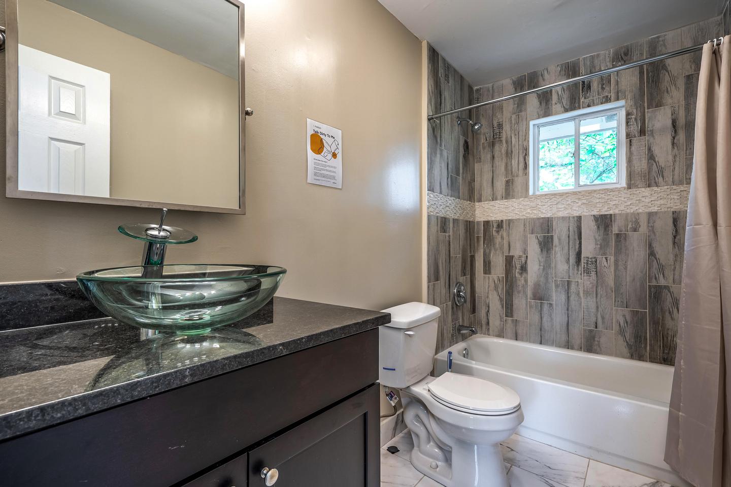 Bathroom(s)