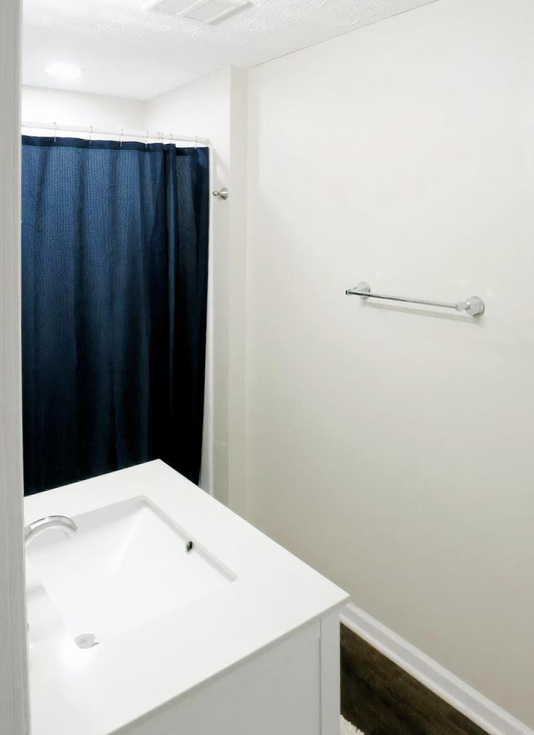 Bathroom(s)