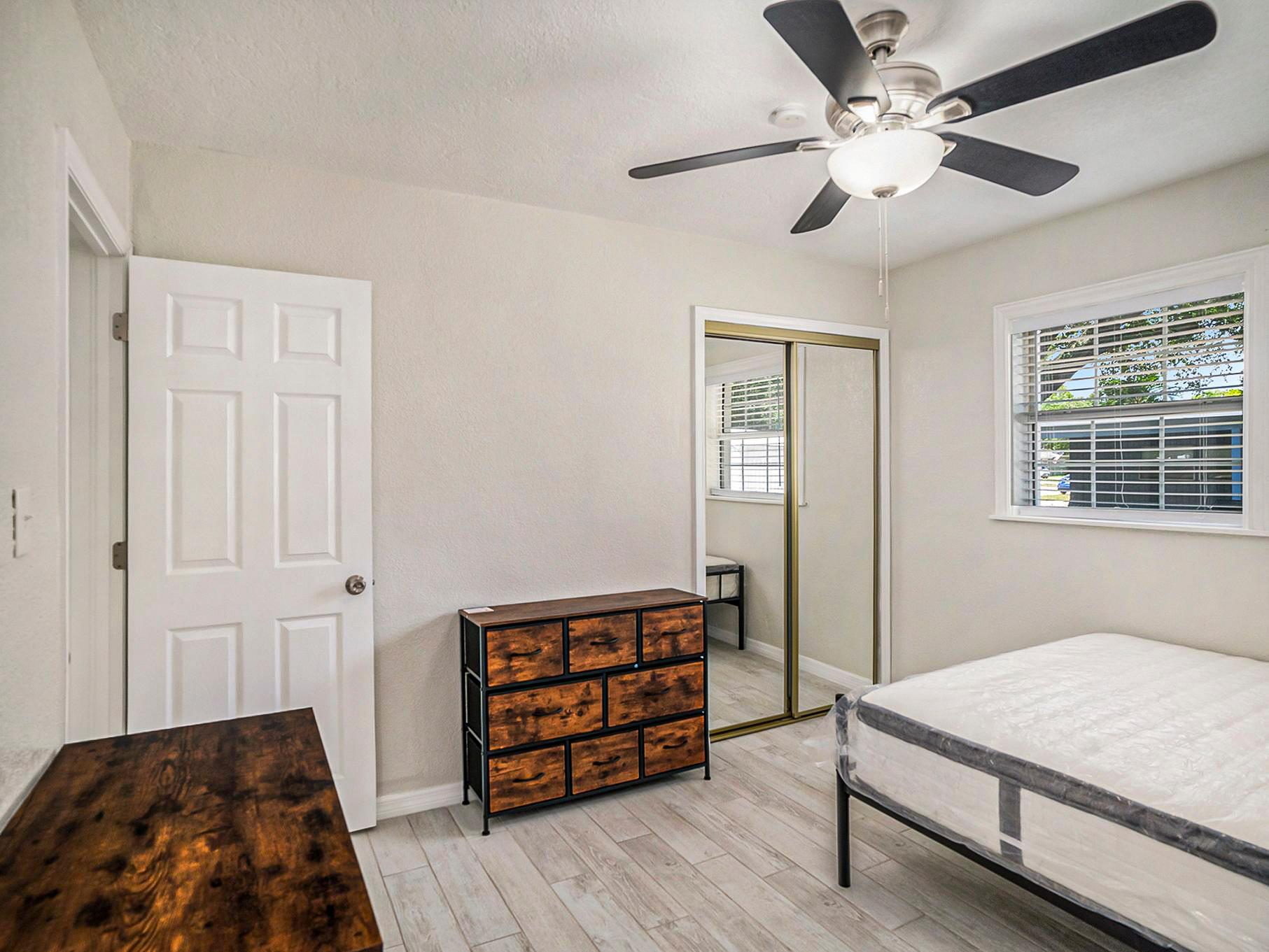 bedroom, detected:ceiling fan, window blind, bed