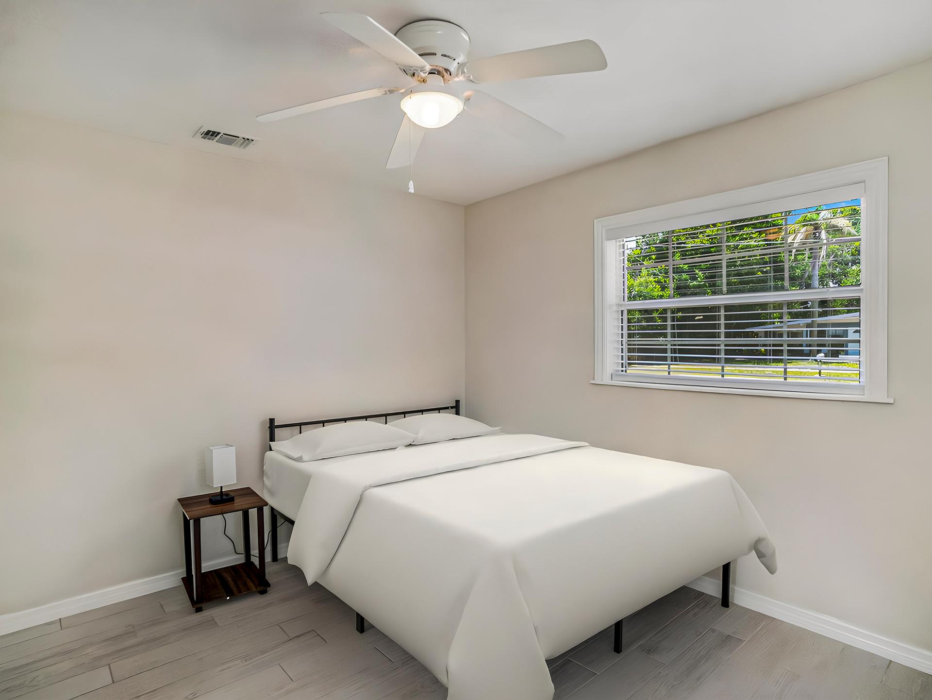 bedroom, detected:ceiling fan, window blind, bed