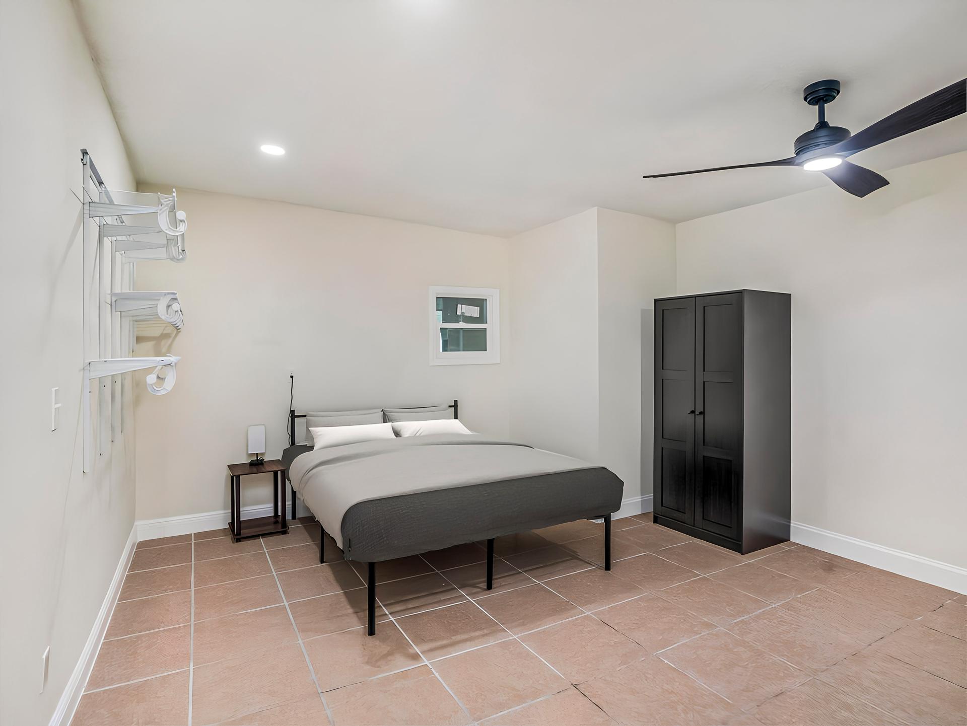 bedroom, detected:ceiling fan, bed