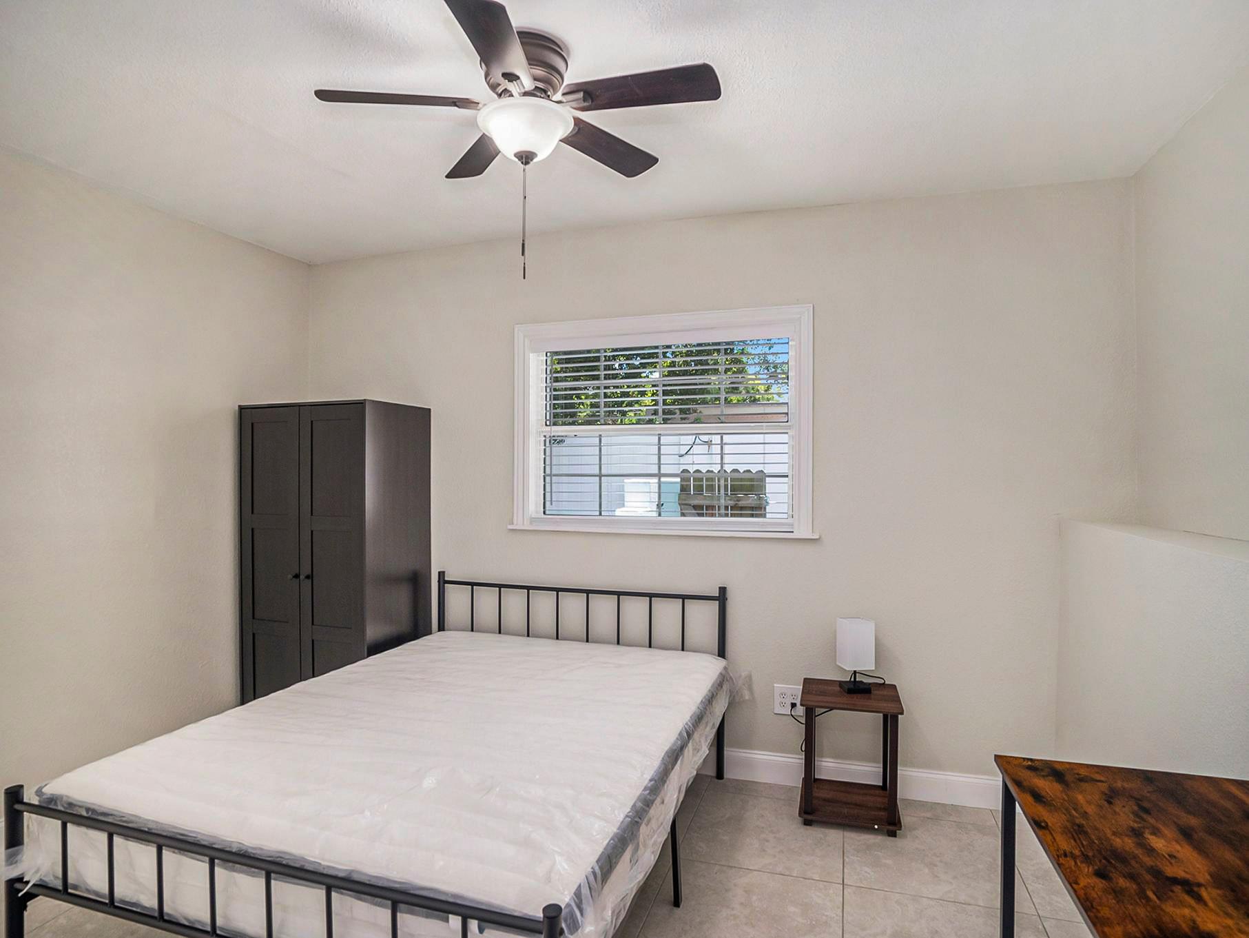 bedroom, detected:ceiling fan, window blind, bed